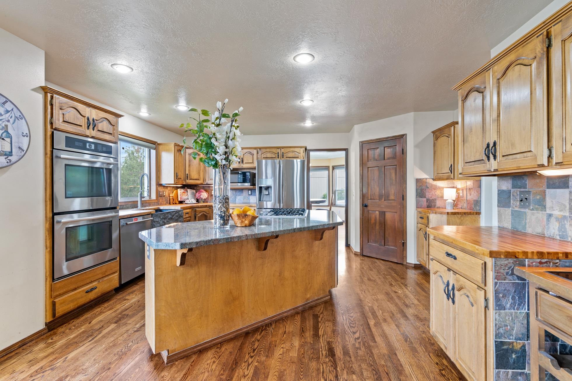 Nine Mile Falls, Washington, 99026, United States, 5 Bedrooms Bedrooms, ,4 BathroomsBathrooms,Residential,For Sale,1895080