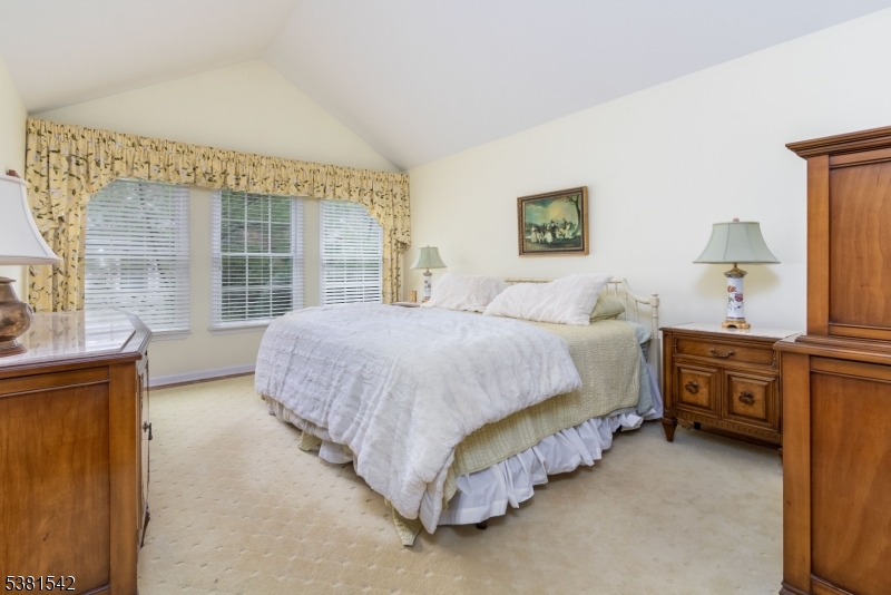 Far Hills Boro, New Jersey, 07931, United States, 2 Bedrooms Bedrooms, ,3 BathroomsBathrooms,Residential,For Sale,1934614