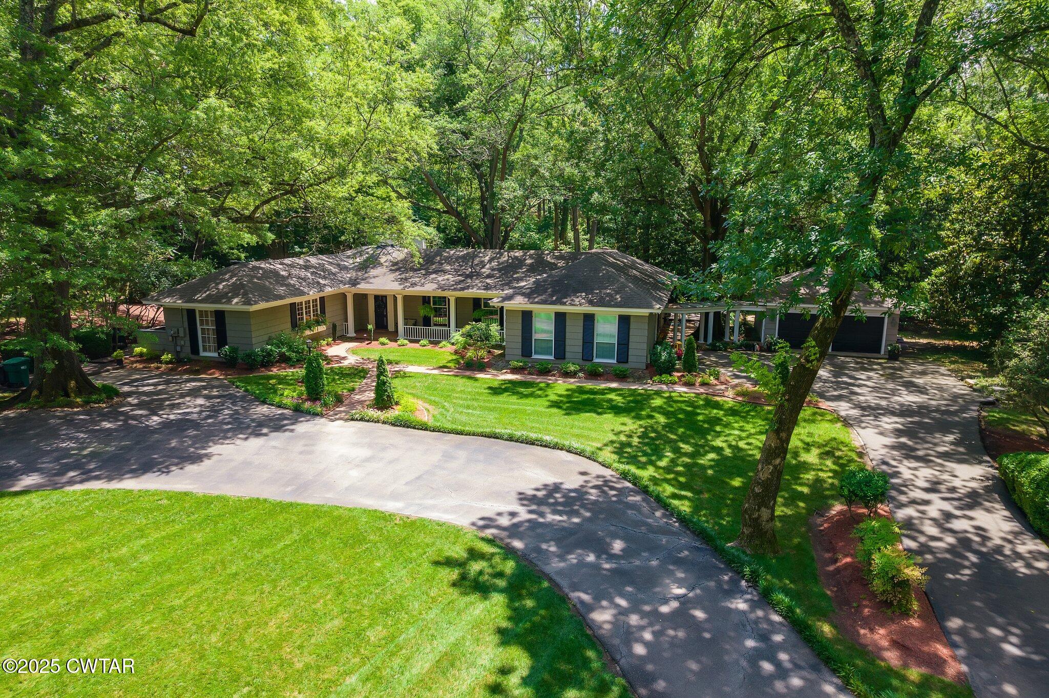 Jackson, Tennessee, 38301, United States, 3 Bedrooms Bedrooms, ,4 BathroomsBathrooms,Residential,For Sale,1859511