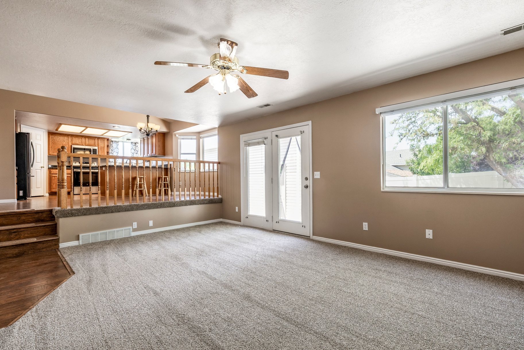 5 Bedroom, 3 Bath Home With One Of North Ogdens Best Porch Views - 物件實景
