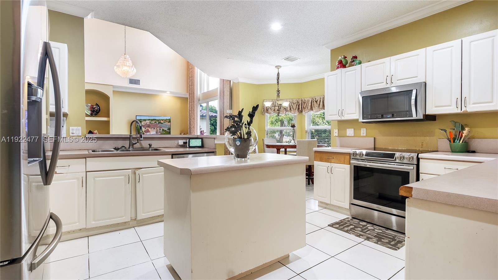 Pembroke Pines, Florida, 33028, United States, 5 Bedrooms Bedrooms, ,4 BathroomsBathrooms,Residential,For Sale,2002117