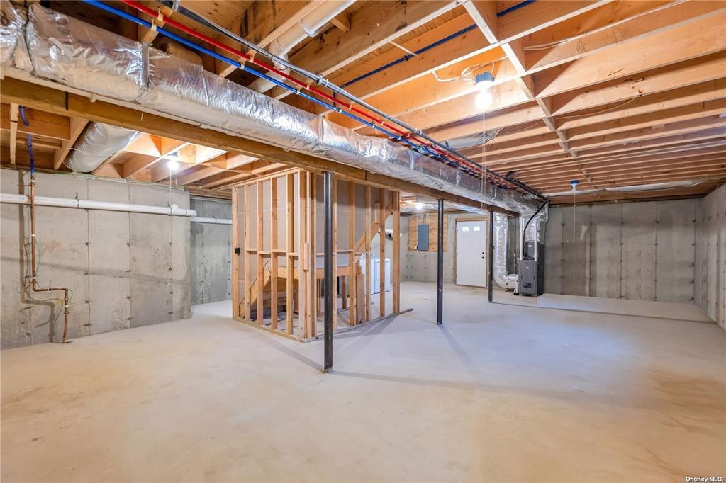 Ridge, New York, 11961, United States, 4 Bedrooms Bedrooms, ,3 BathroomsBathrooms,Residential,For Sale,1768348