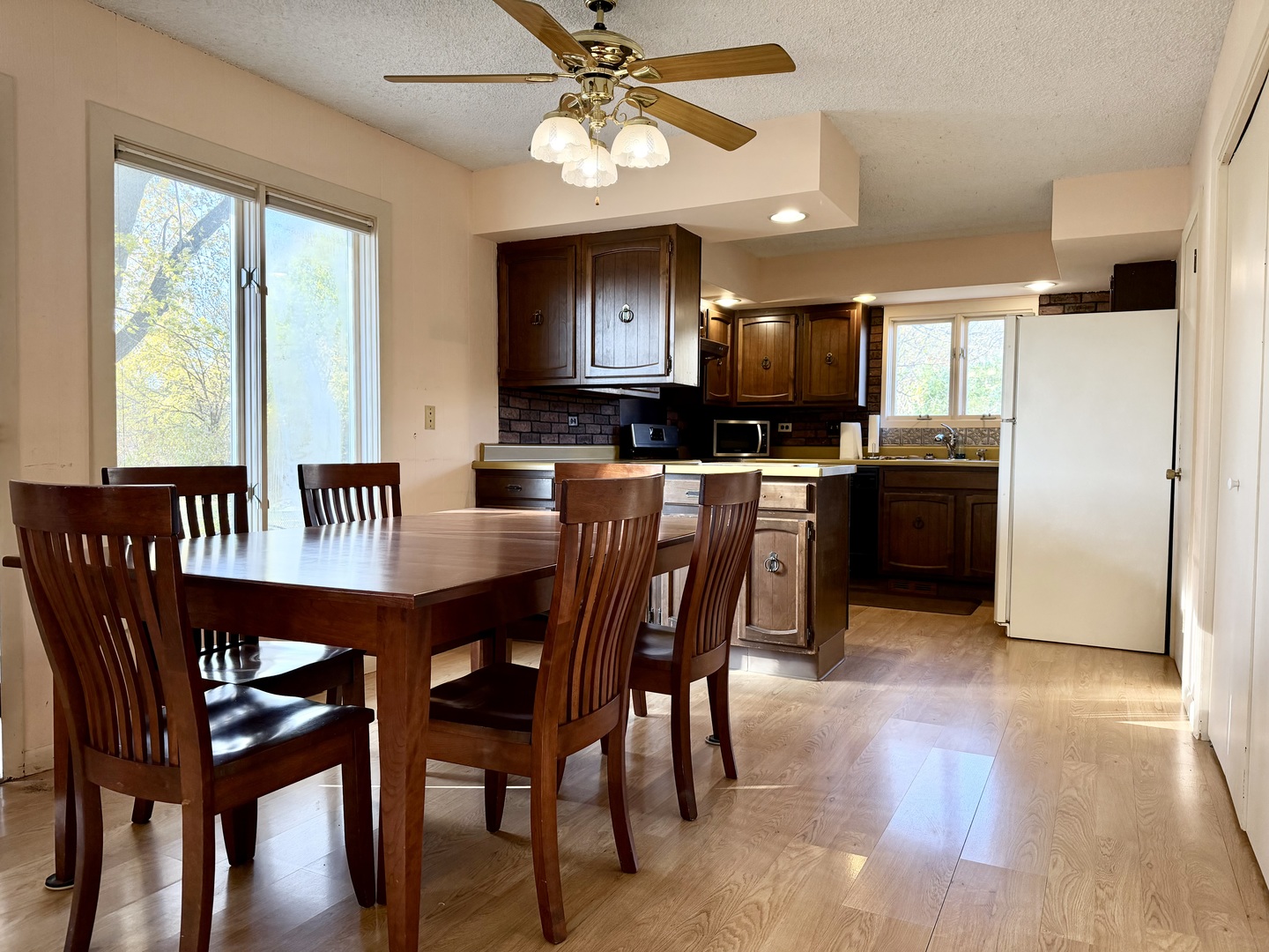 Sycamore, Illinois, 60178, United States, 4 Bedrooms Bedrooms, ,3 BathroomsBathrooms,Residential,For Sale,1988163