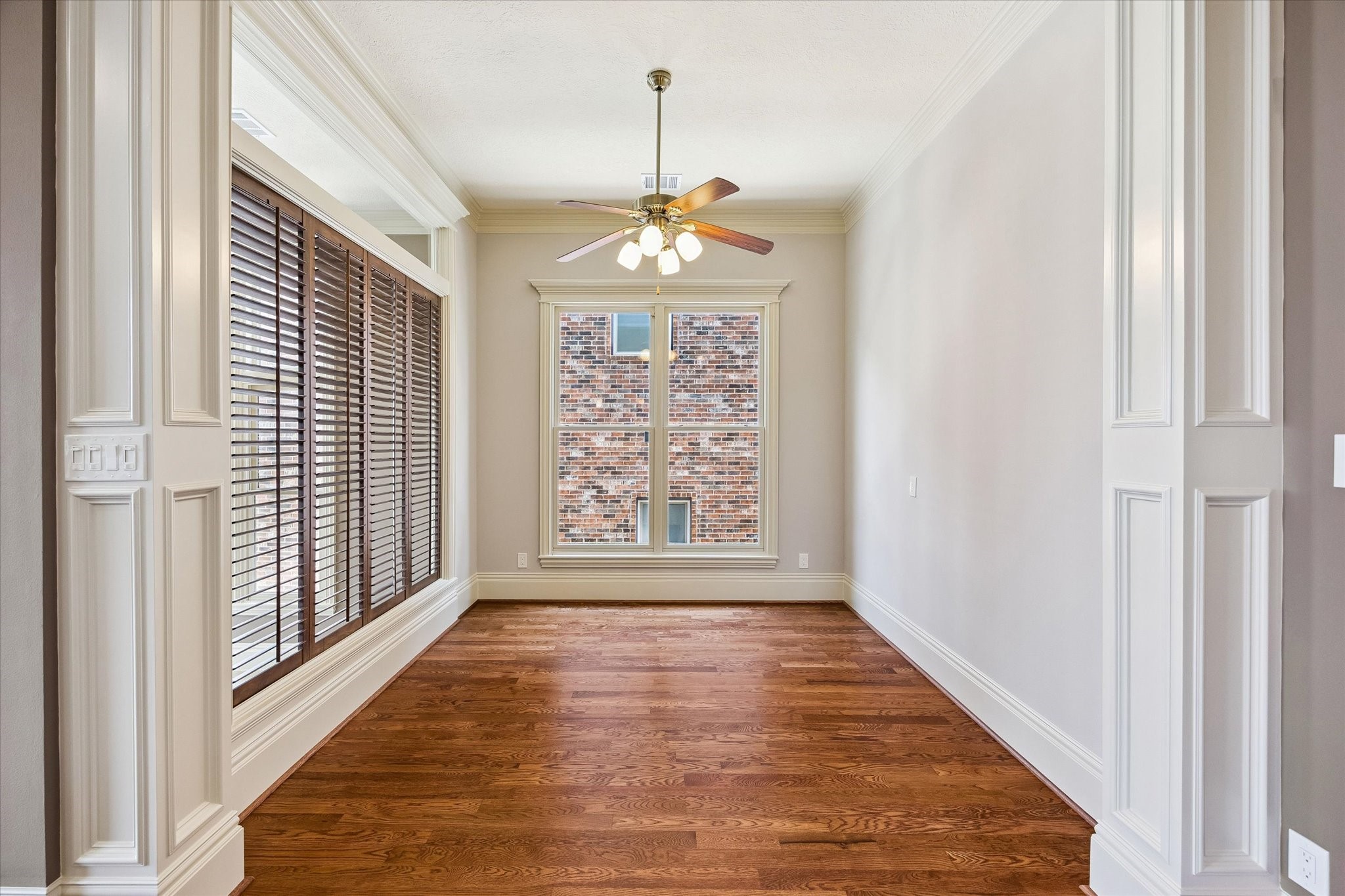  701 E 7th Street - 物件實景