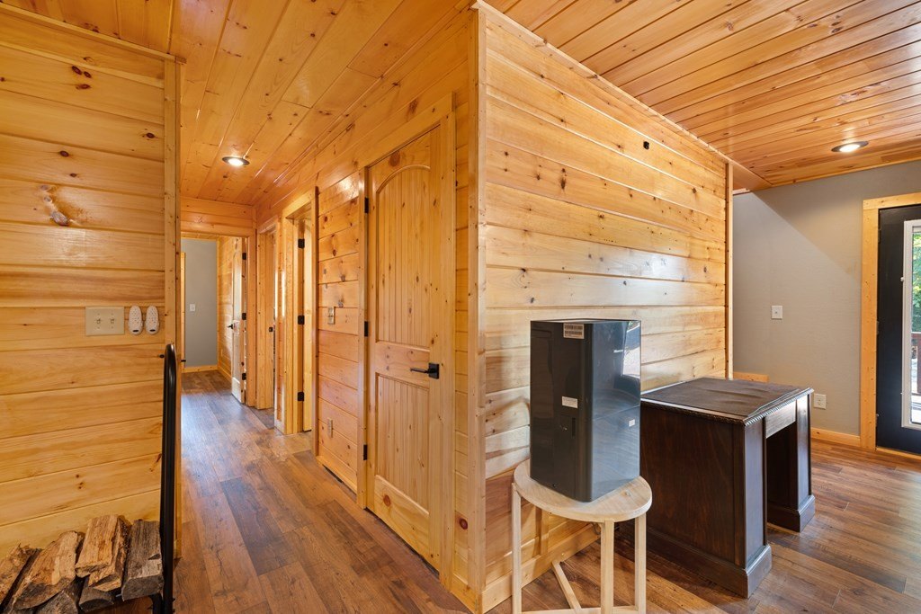 Murphy, North Carolina, 28906, United States, 4 Bedrooms Bedrooms, ,3 BathroomsBathrooms,Residential,For Sale,1905672