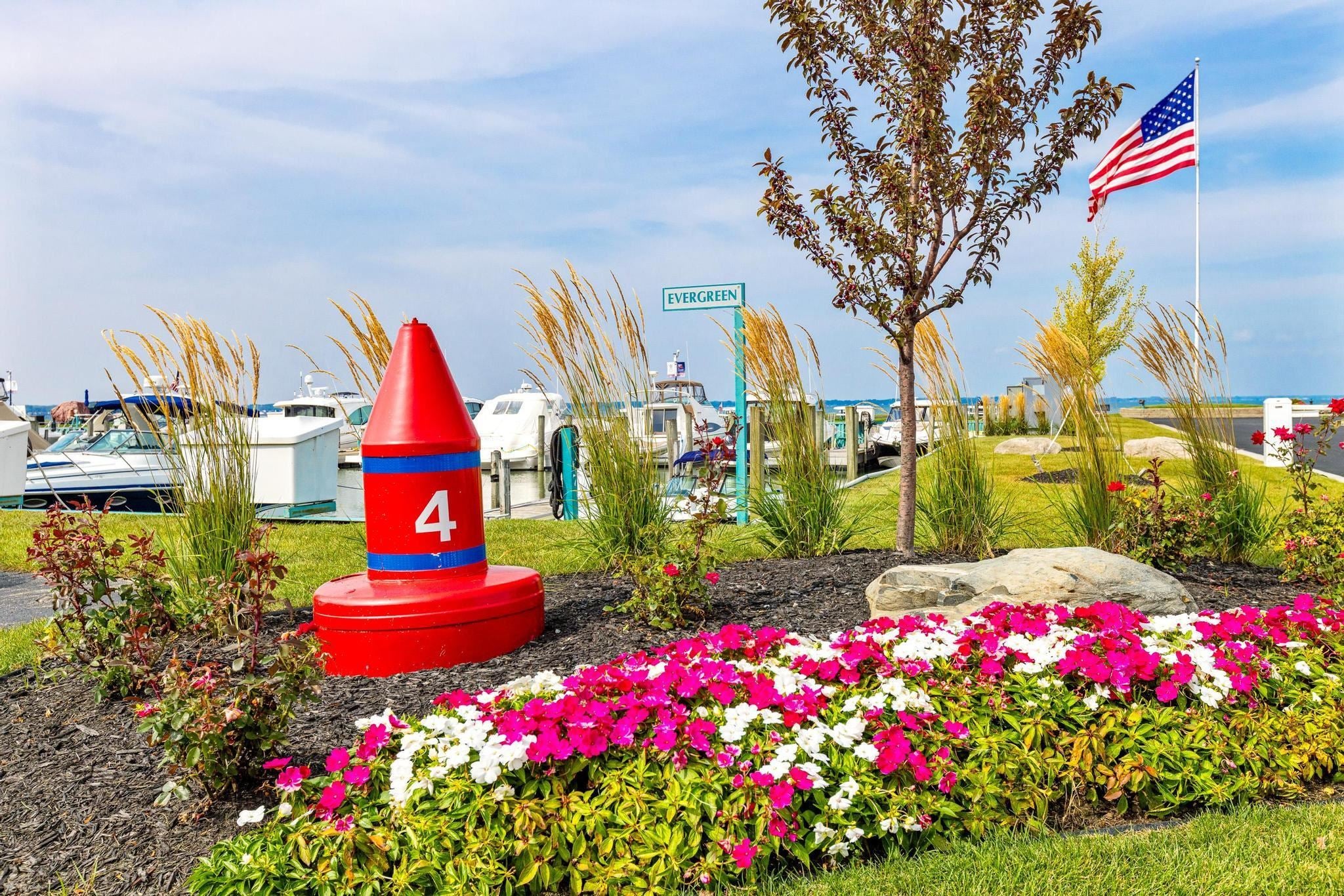 Harrison Twp, Michigan, 48045, United States, 2 Bedrooms Bedrooms, ,3 BathroomsBathrooms,Residential,For Sale,1979598