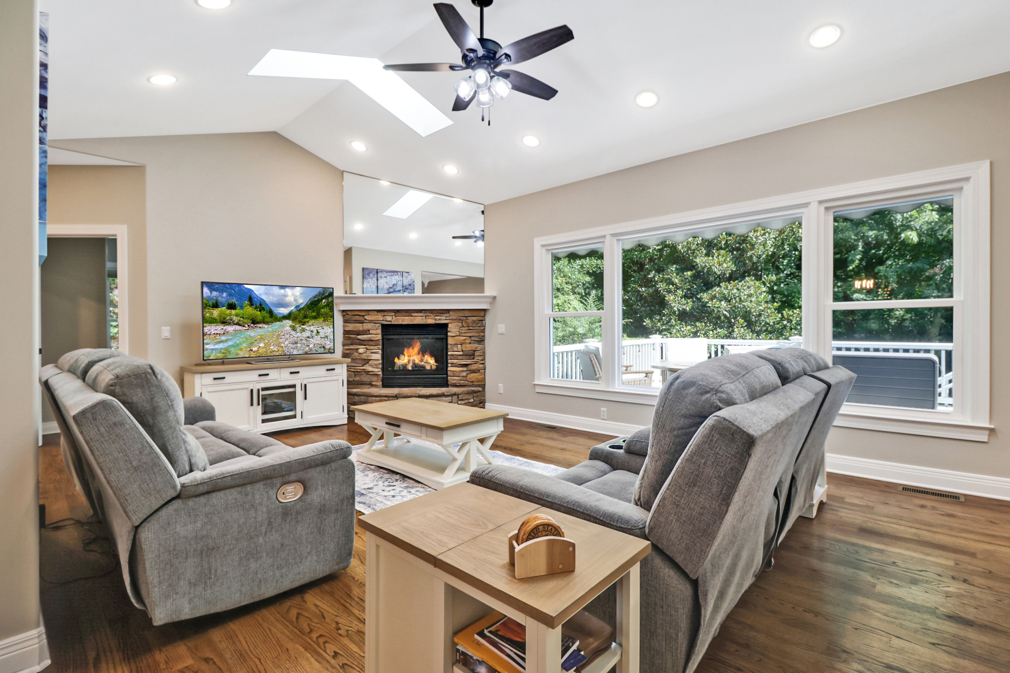 Crossville, Tennessee, 38558, United States, 4 Bedrooms Bedrooms, ,3 BathroomsBathrooms,Residential,For Sale,1976801