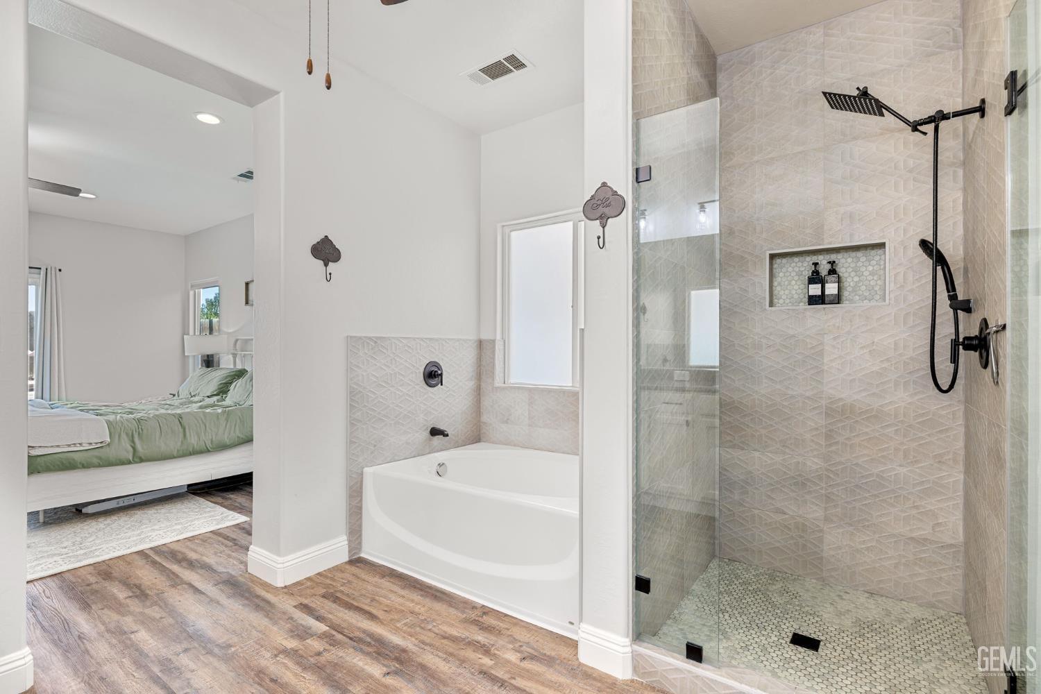 Bakersfield, California, 93312, United States, 3 Bedrooms Bedrooms, ,2 BathroomsBathrooms,Residential,For Sale,1989296