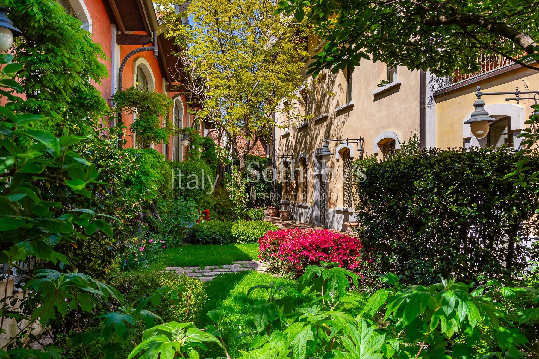  A refined residence in a private setting - 物件實景