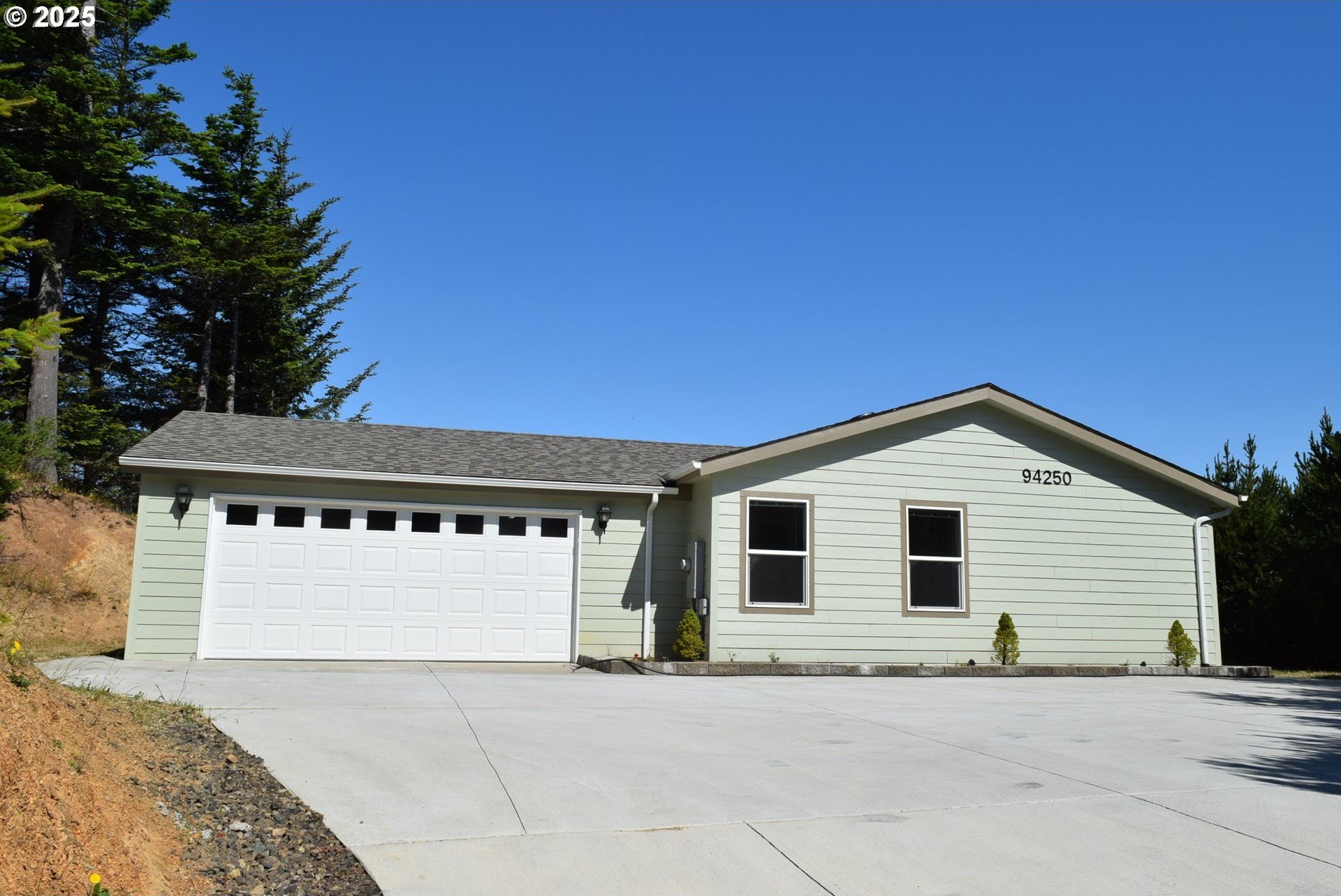 Gold Beach, Oregon, 97444, United States, 3 Bedrooms Bedrooms, ,2 BathroomsBathrooms,Residential,For Sale,1983630