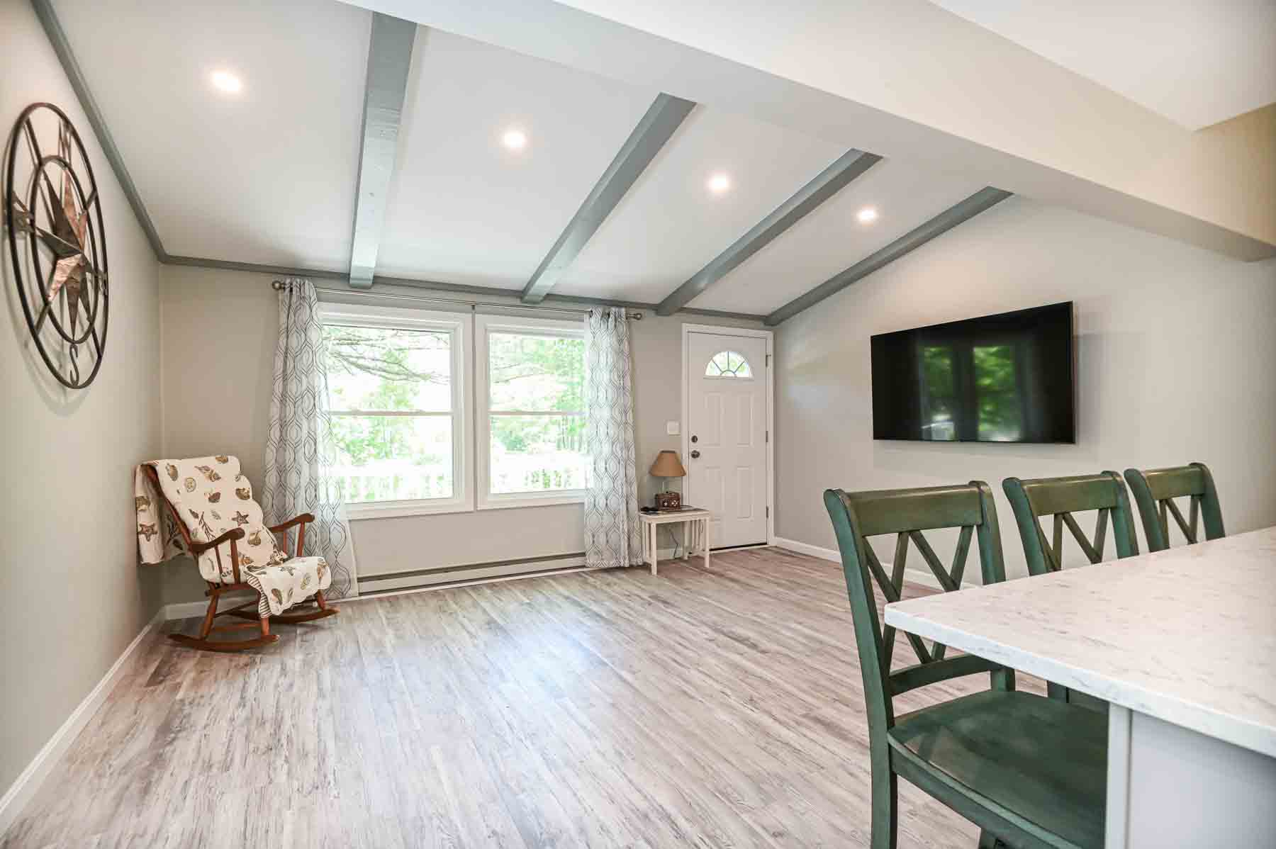 York, Maine, 03909, United States, 3 Bedrooms Bedrooms, ,1 BathroomBathrooms,Residential,For Sale,1965511
