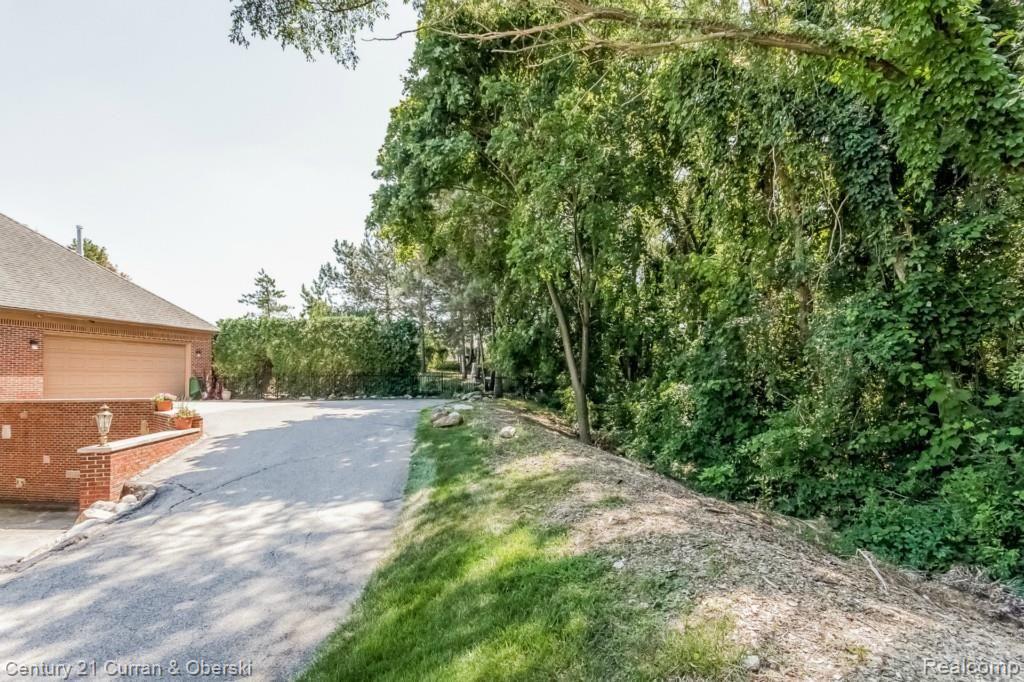 Farmington Hills, Michigan, 48331, United States, 6 Bedrooms Bedrooms, ,7 BathroomsBathrooms,Residential,For Sale,1981472