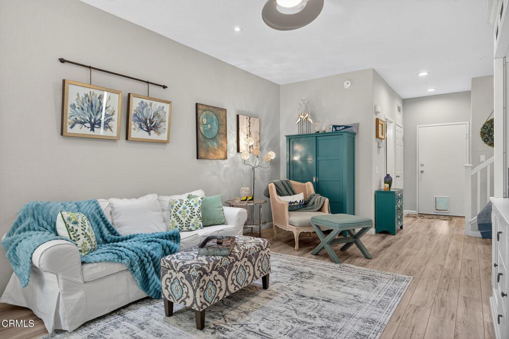 Moorpark, California, 93021, United States, 2 Bedrooms Bedrooms, ,3 BathroomsBathrooms,Residential,For Sale,1989466