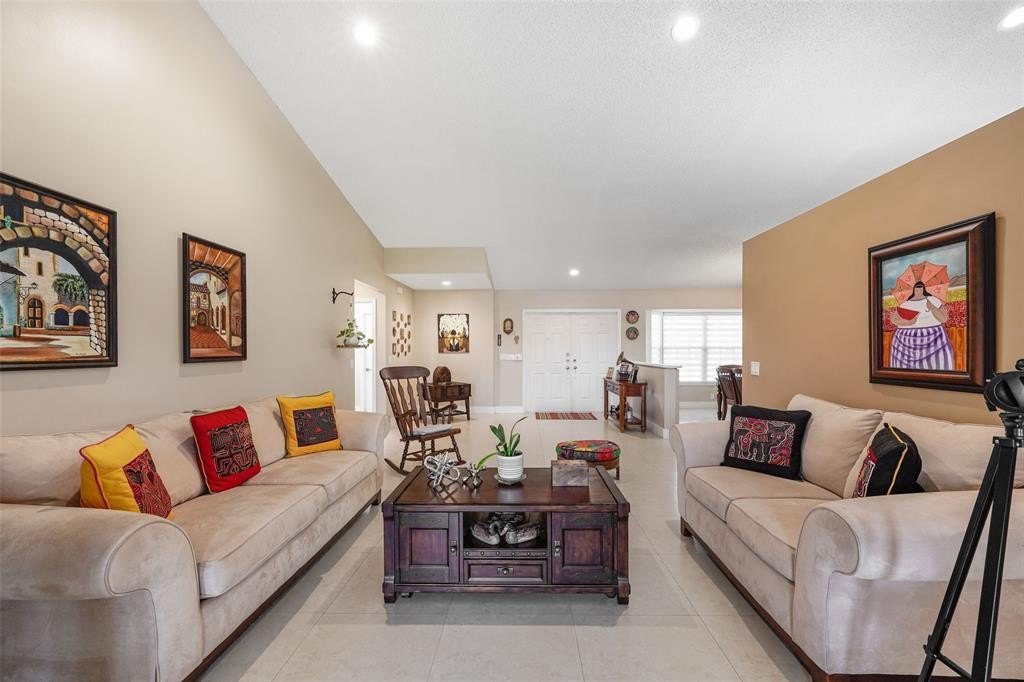 Davie, Florida, 33324, United States, 4 Bedrooms Bedrooms, ,3 BathroomsBathrooms,Residential,For Sale,1975060