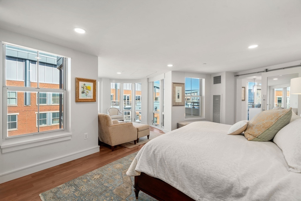 Boston, Massachusetts, 02109, United States, 3 Bedrooms Bedrooms, ,3 BathroomsBathrooms,Residential,For Sale,1990888