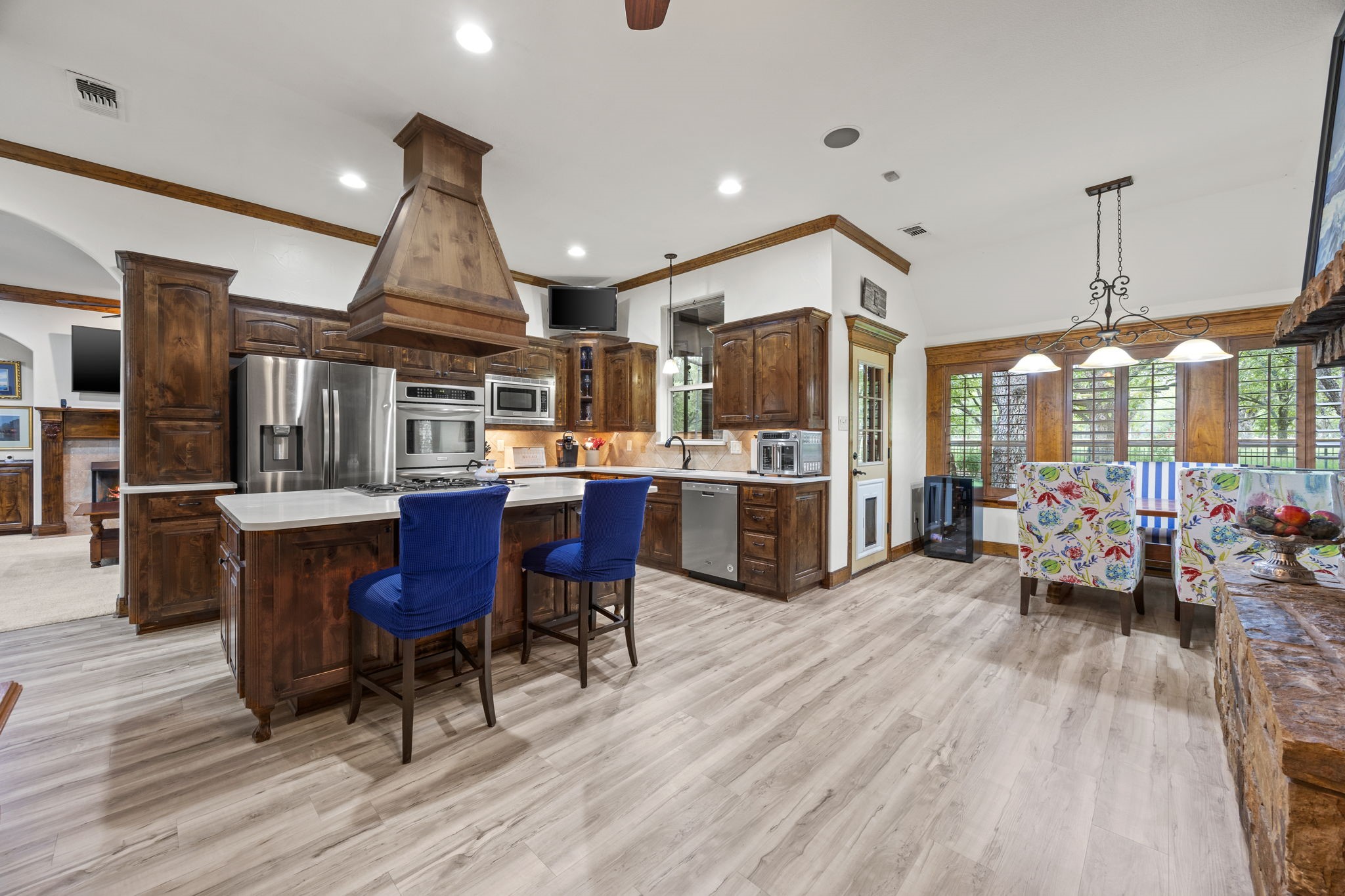 Granbury, Texas, 76049, United States, 3 Bedrooms Bedrooms, ,3 BathroomsBathrooms,Residential,For Sale,1927180