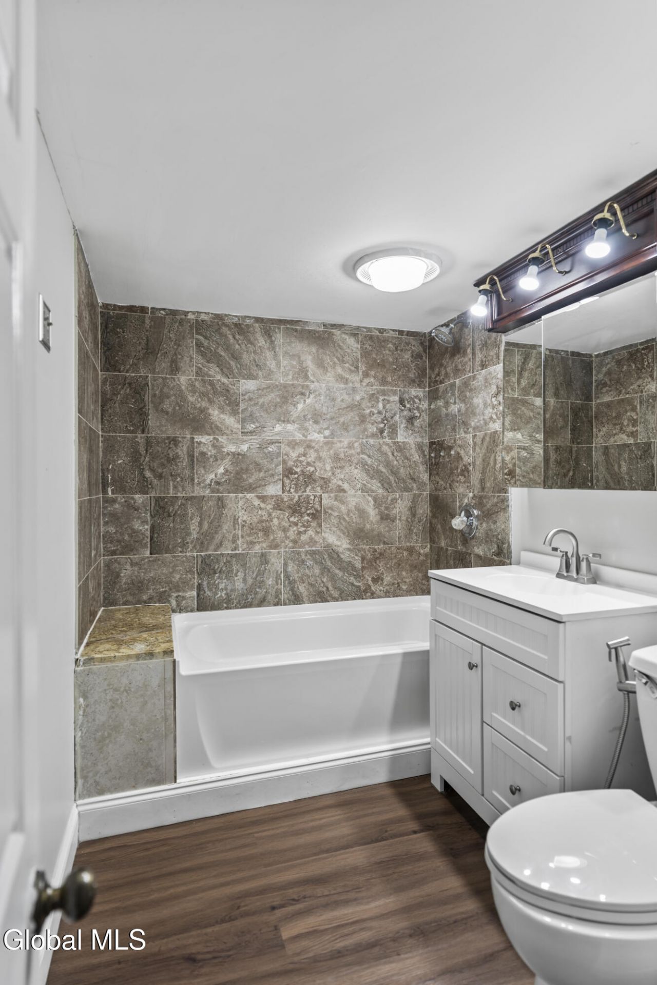 Niskayuna, New York, 12309, United States, 6 Bedrooms Bedrooms, ,4 BathroomsBathrooms,Residential,For Sale,1906999