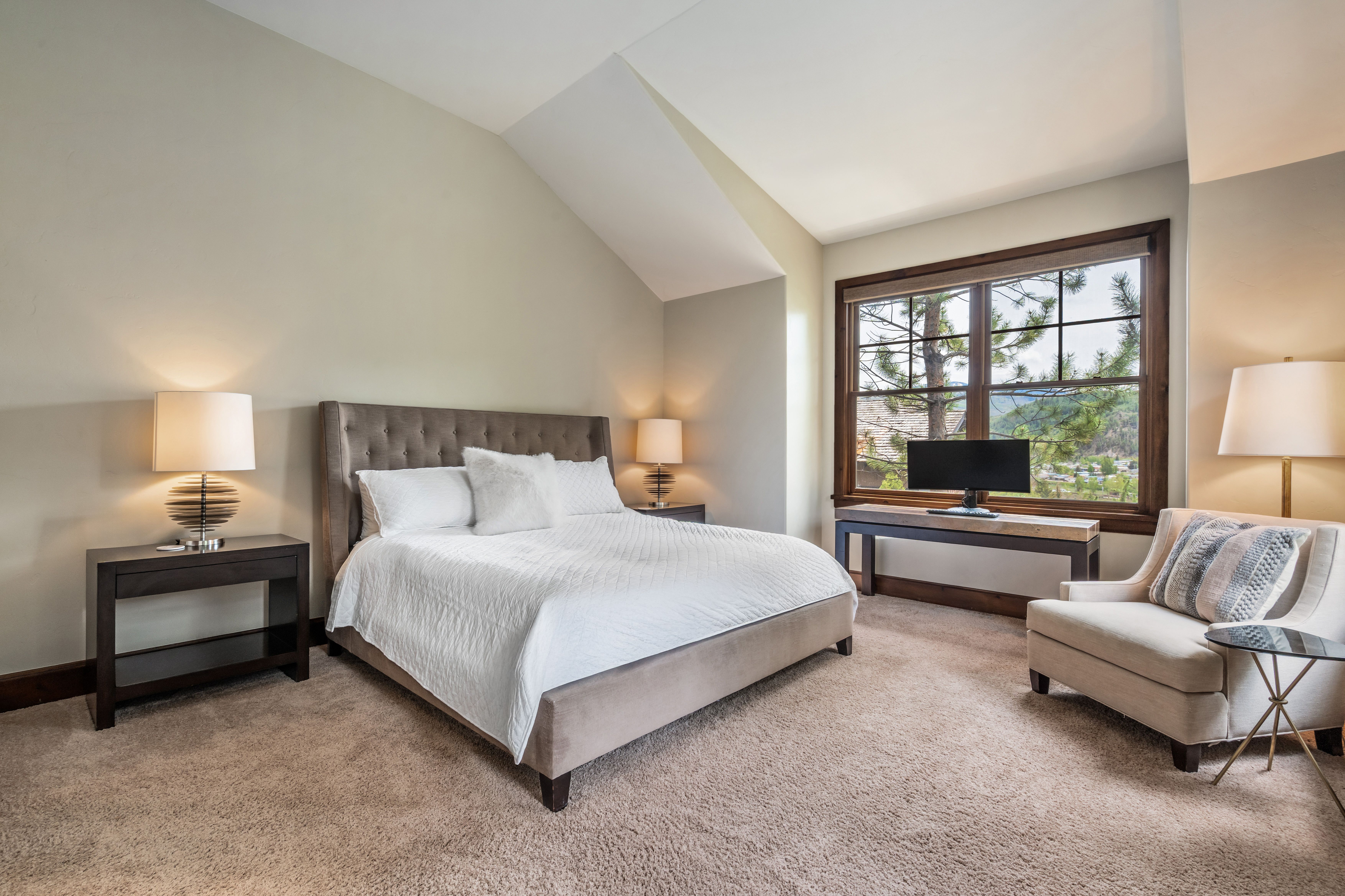  Cordillera Valley Club Home that Checks Every Box & This One Does it Quietly - 物件實景