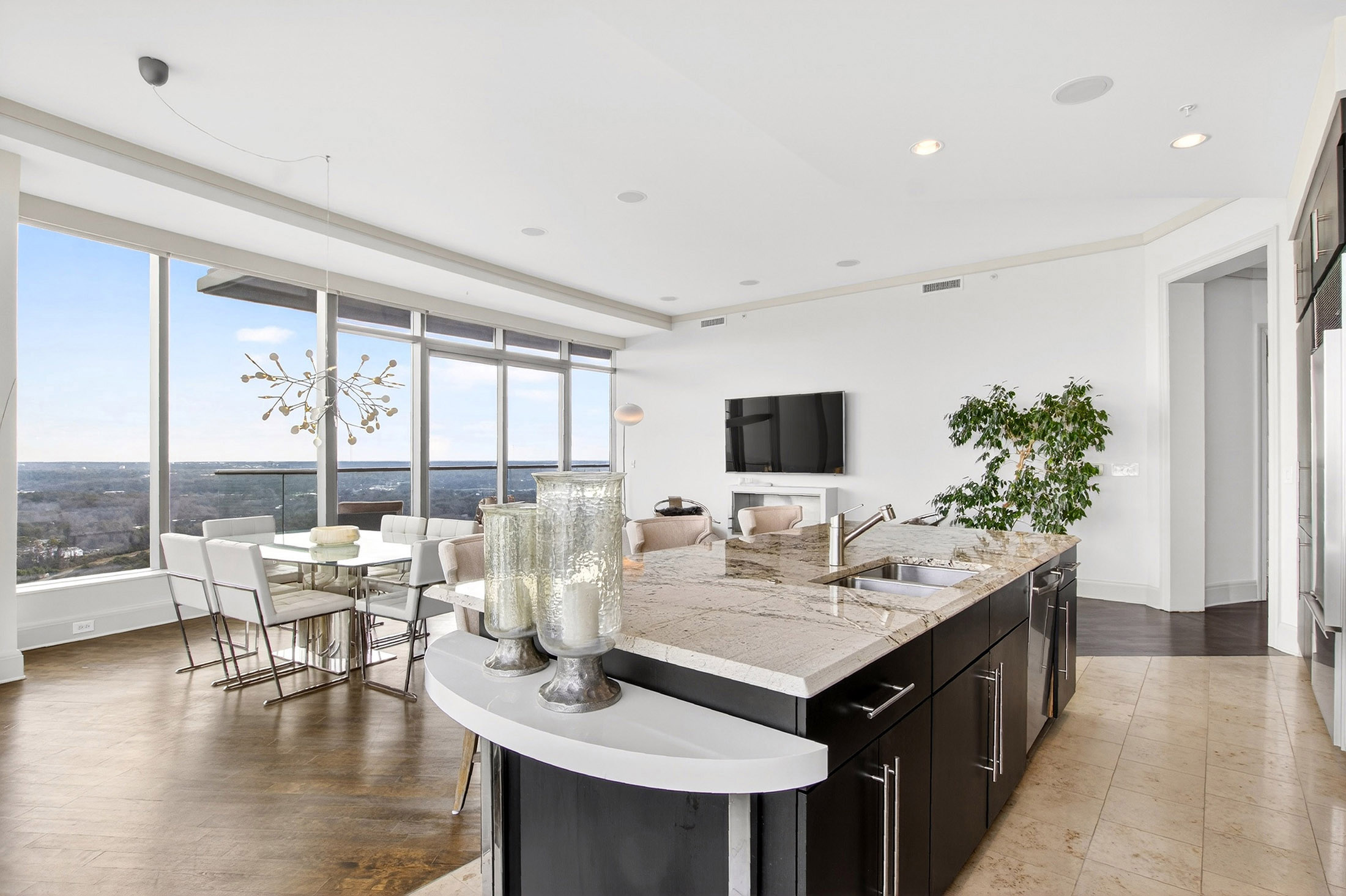  Stunning Luxury Condo, Perched on the 29th Floor - 物件實景