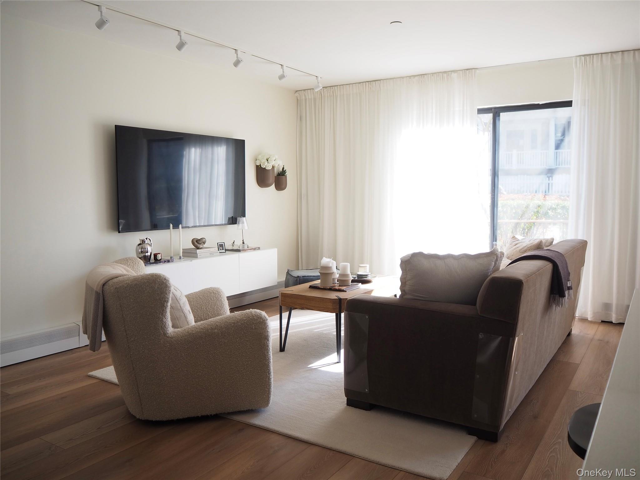 White Plains, New York, 10605, United States, 1 Bedroom Bedrooms, ,2 BathroomsBathrooms,Residential,For Sale,1988254