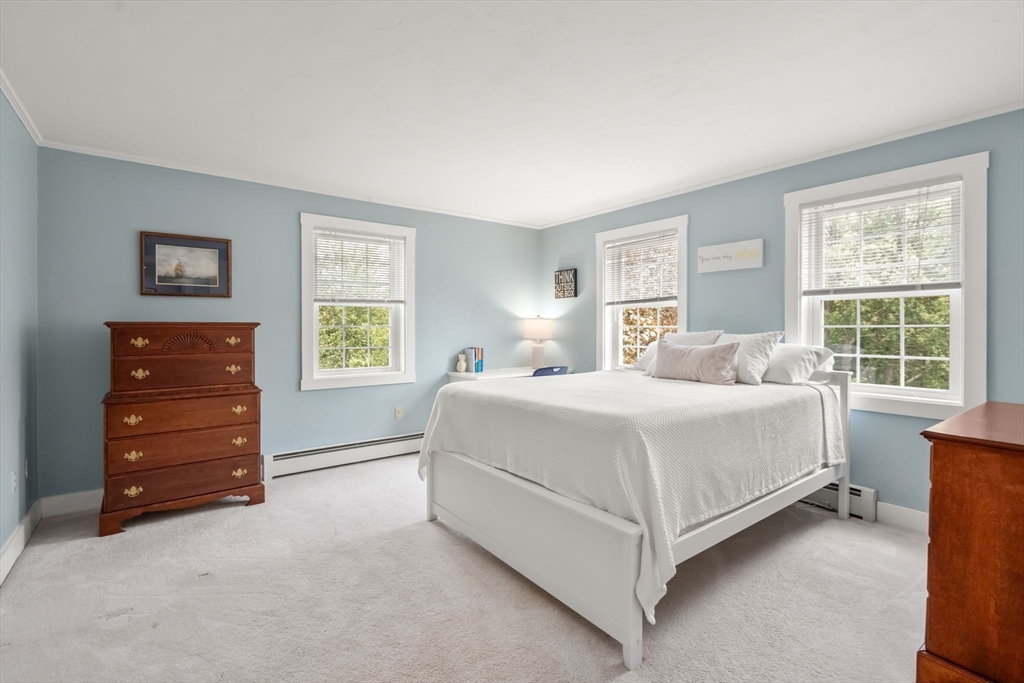 Paxton, Massachusetts, 01612, United States, 4 Bedrooms Bedrooms, ,4 BathroomsBathrooms,Residential,For Sale,1940308