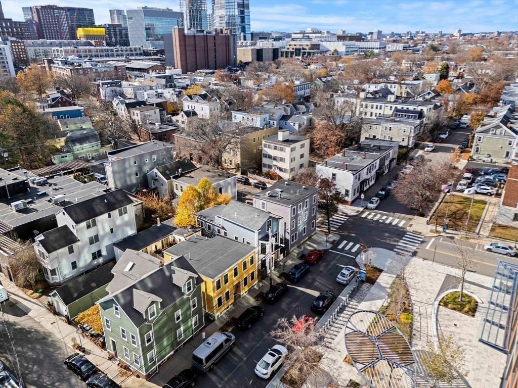 Cambridge, Massachusetts, 02141, United States, 4 Bedrooms Bedrooms, ,3 BathroomsBathrooms,Residential,For Sale,2001905