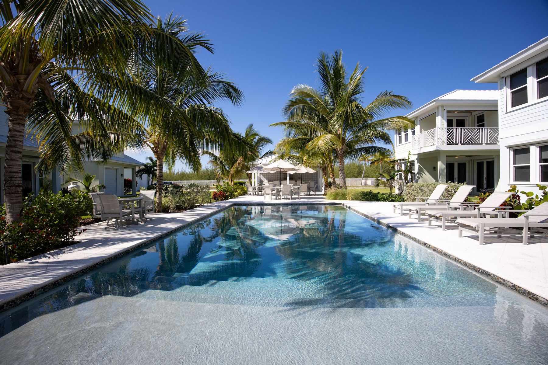  Modern Waterfront Home with Private Dock - 物件實景