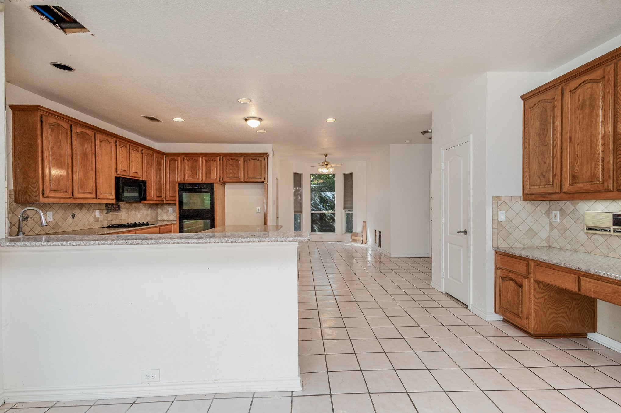Carrollton, Texas, 75007, United States, 5 Bedrooms Bedrooms, ,3 BathroomsBathrooms,Residential,For Sale,1965546