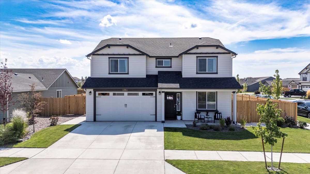 Redmond, Oregon, 97756, United States, 4 Bedrooms Bedrooms, ,3 BathroomsBathrooms,Residential,For Sale,1947961