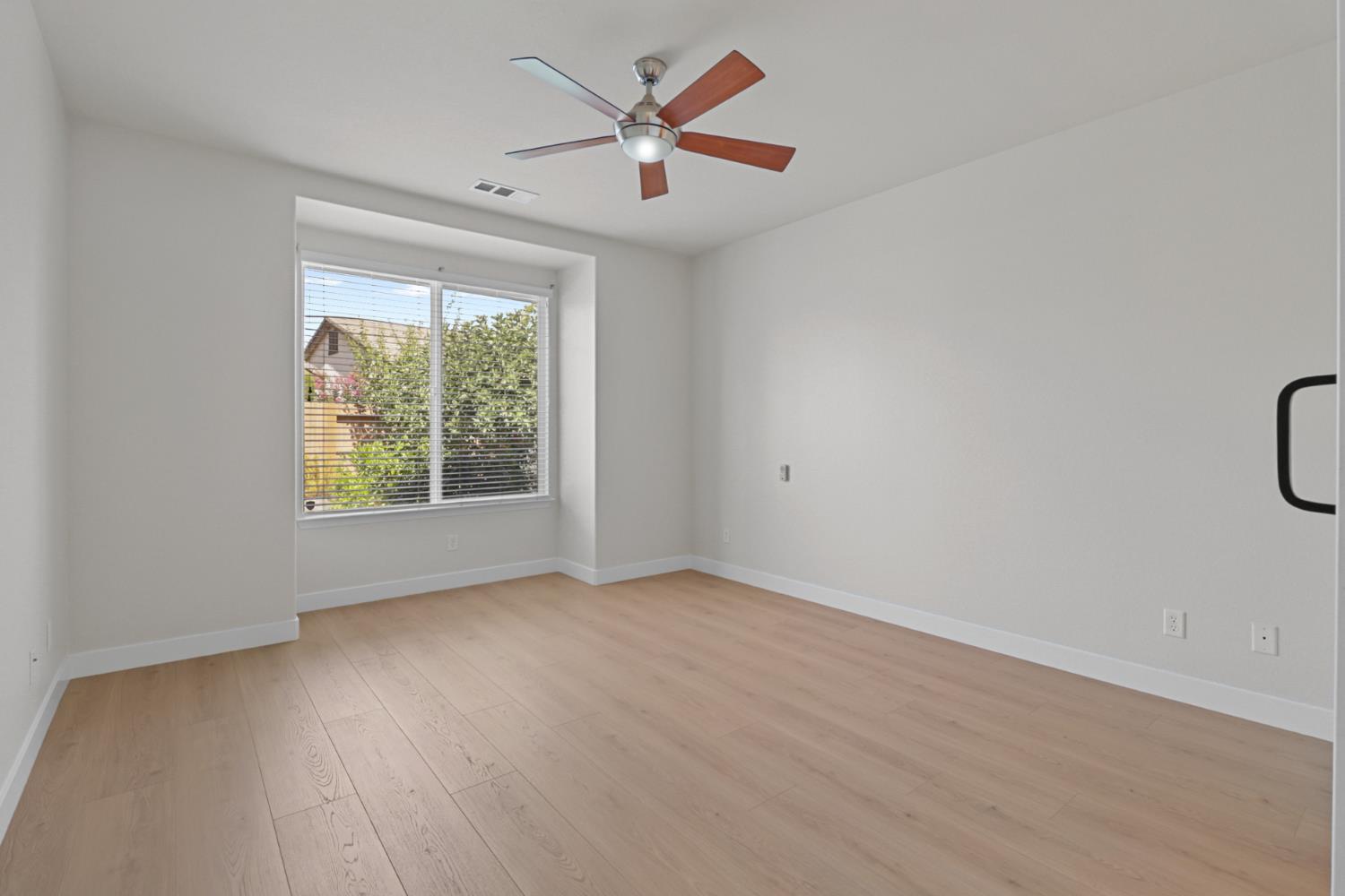 Elk Grove, California, 95757, United States, 3 Bedrooms Bedrooms, ,2 BathroomsBathrooms,Residential,For Sale,1917062