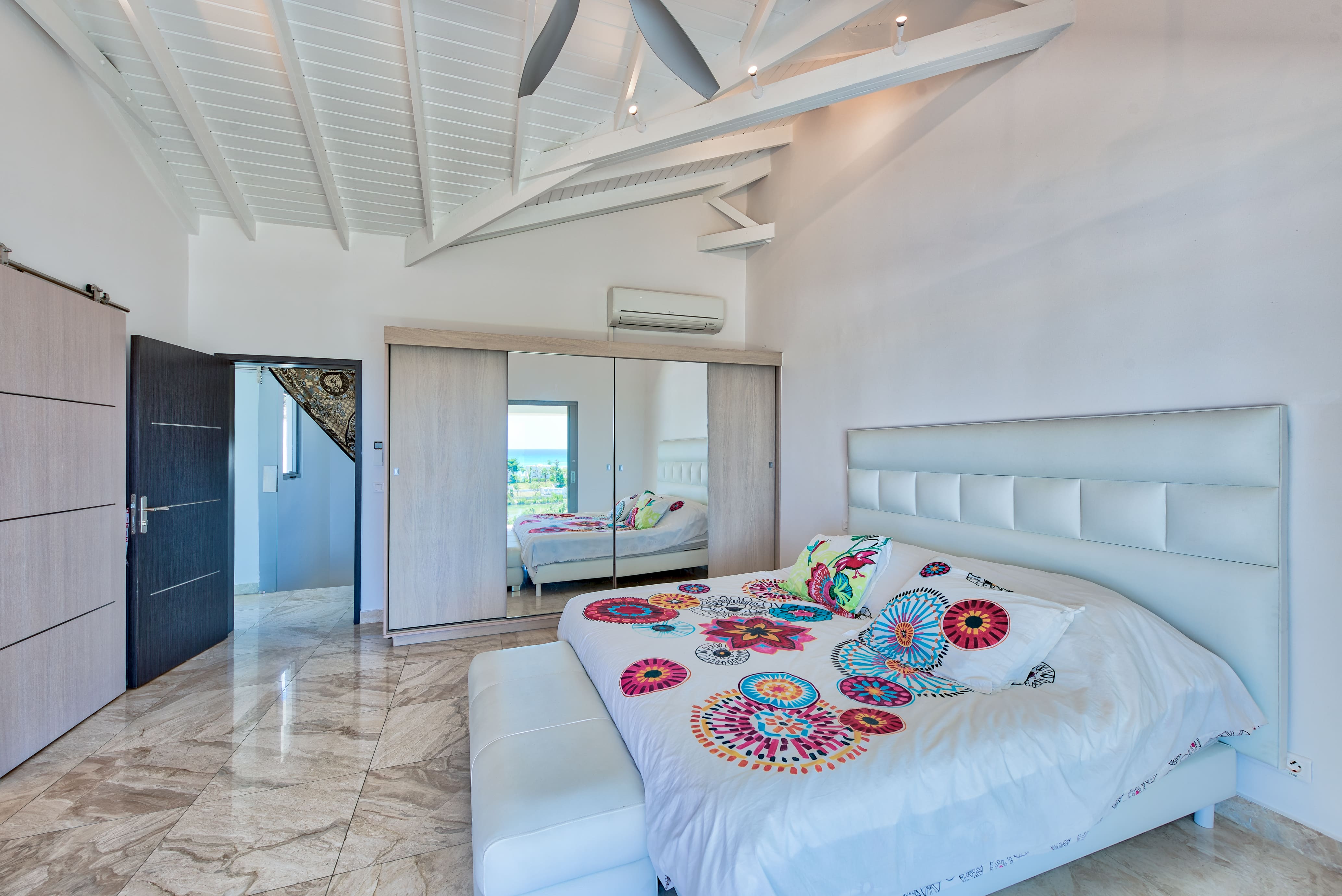  5 Bedroom Terres Basses Estate - 物件實景