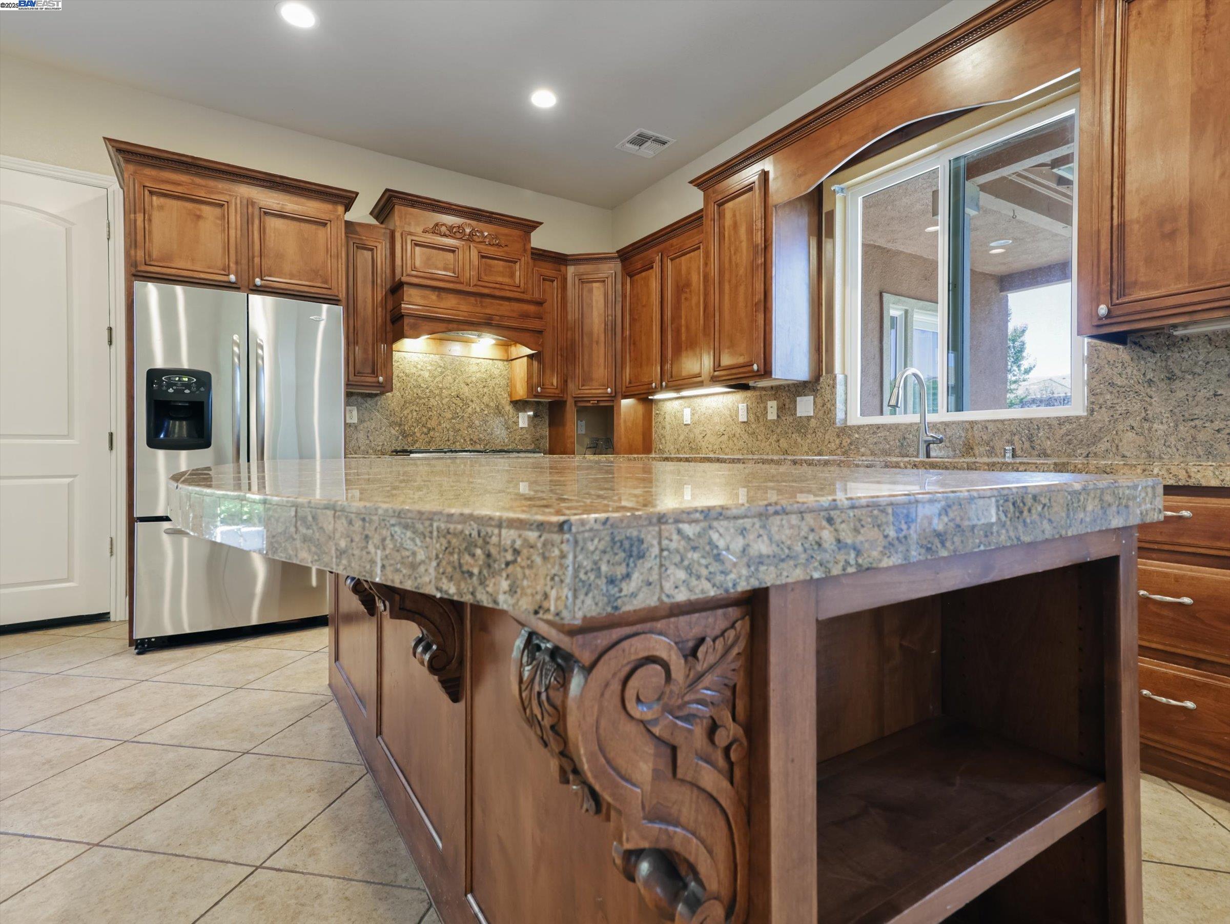 Vallejo, California, 94591, United States, 5 Bedrooms Bedrooms, ,5 BathroomsBathrooms,Residential,For Sale,2002289