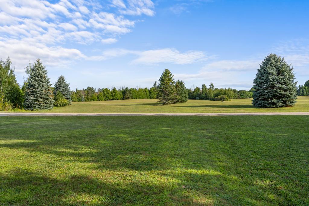 Charlevoix, Michigan, 49720, United States, 5 Bedrooms Bedrooms, ,3 BathroomsBathrooms,Residential,For Sale,1917973