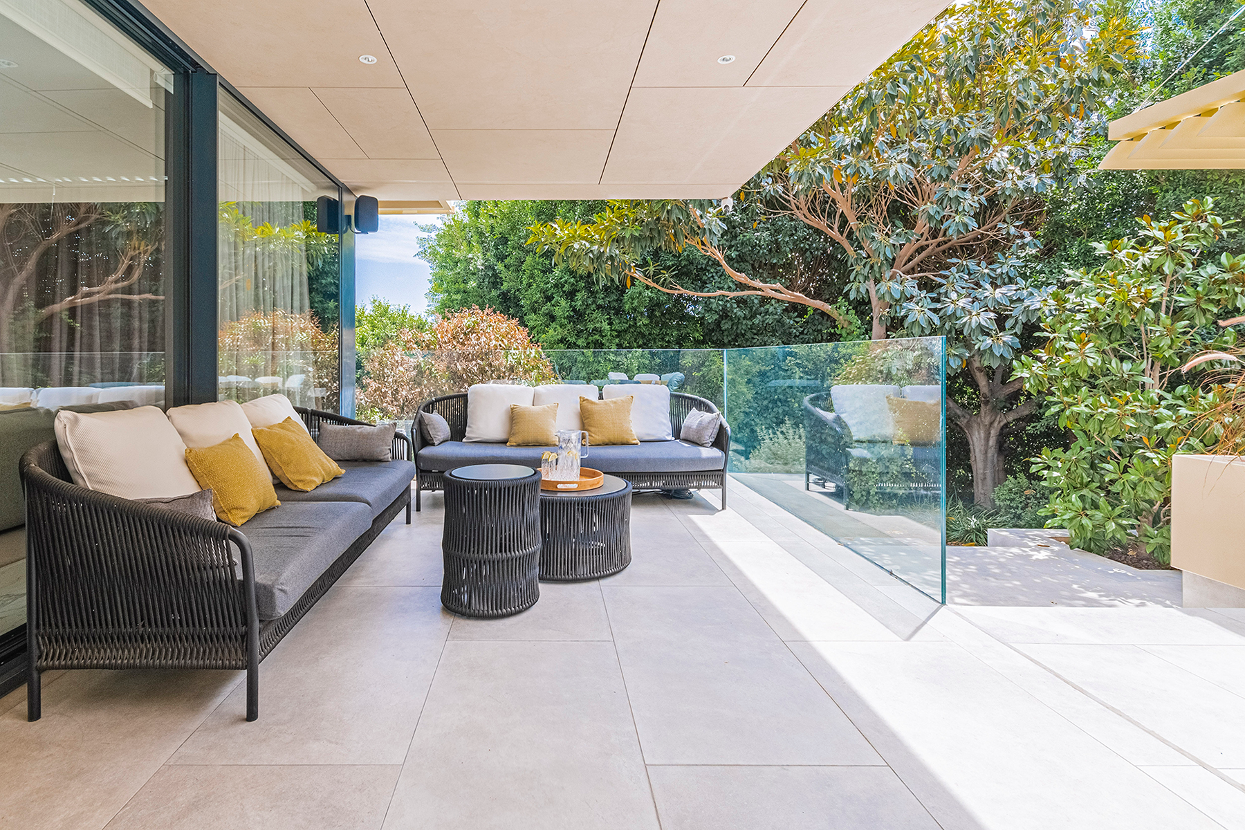  Luxury contemporary villa with pool, garden, and top energy efficiency - 物件實景