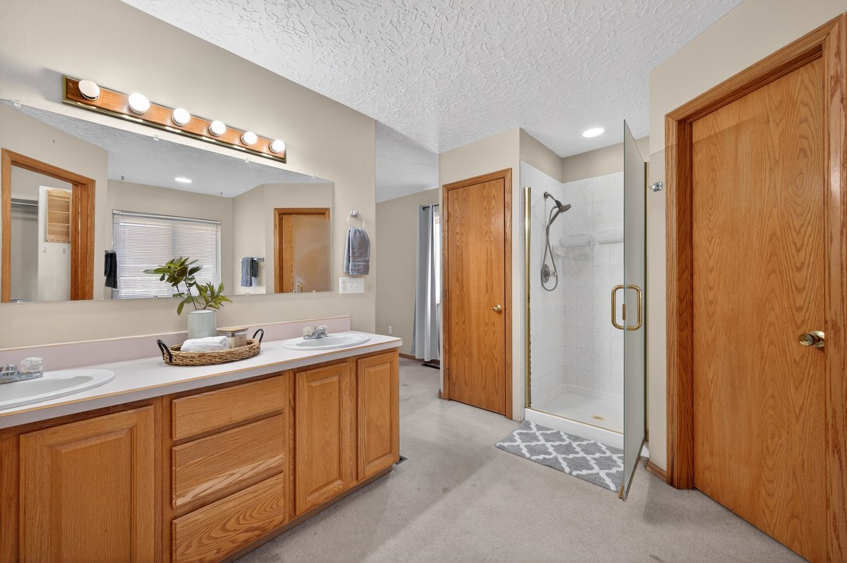 Cheyenne, Wyoming, 82009, United States, 5 Bedrooms Bedrooms, ,2 BathroomsBathrooms,Residential,For Sale,2016553