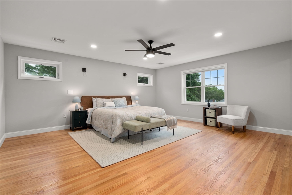 Waltham, Massachusetts, 02453, United States, 4 Bedrooms Bedrooms, ,5 BathroomsBathrooms,Residential,For Sale,1927253