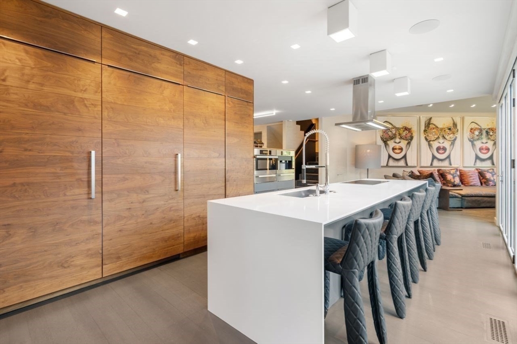 Brookline, Massachusetts, 02467, United States, 5 Bedrooms Bedrooms, ,6 BathroomsBathrooms,Residential,For Sale,1686608