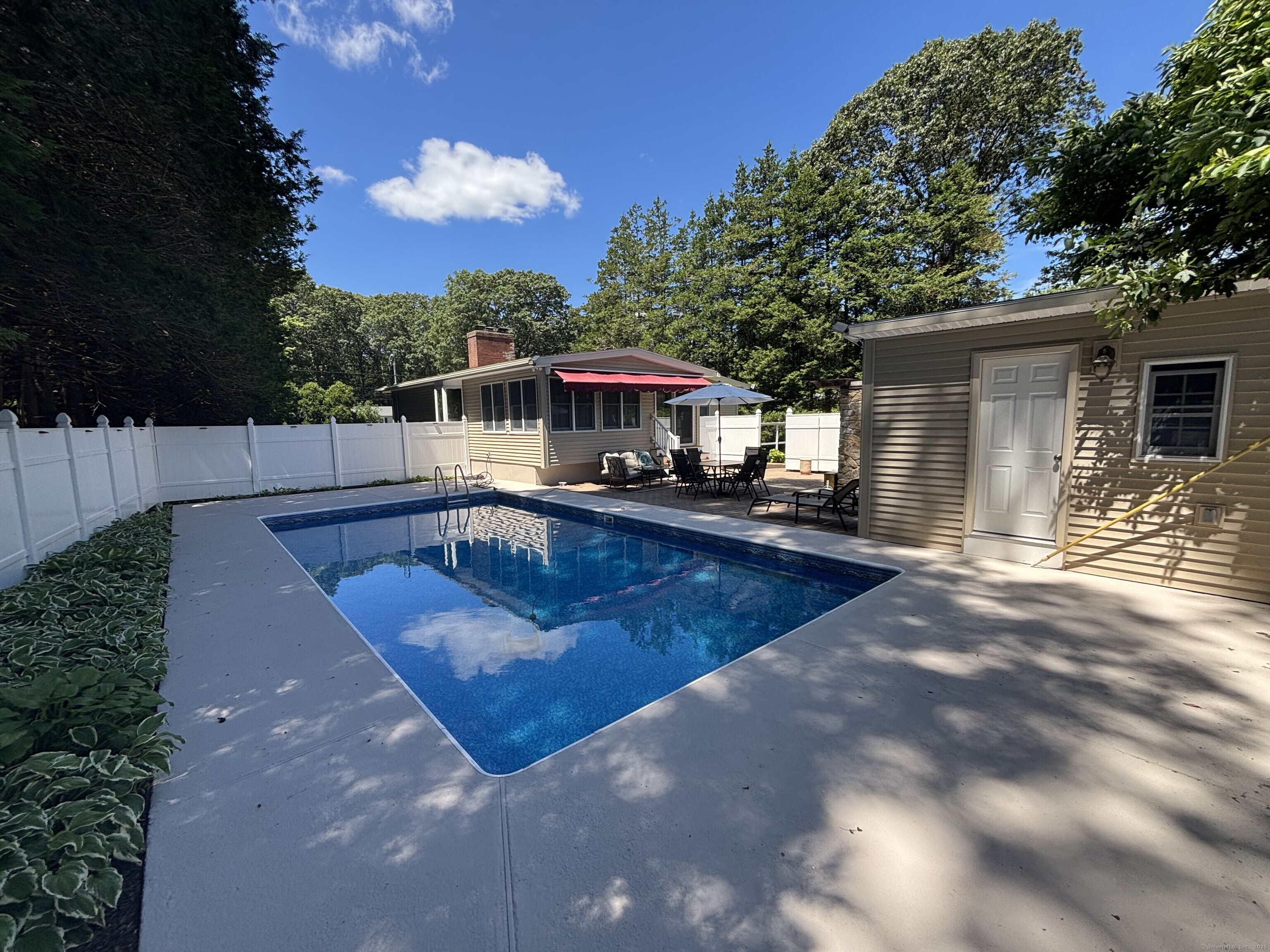 East Lyme, Connecticut, 06357, United States, 3 Bedrooms Bedrooms, ,2 BathroomsBathrooms,Residential,For Sale,1931029