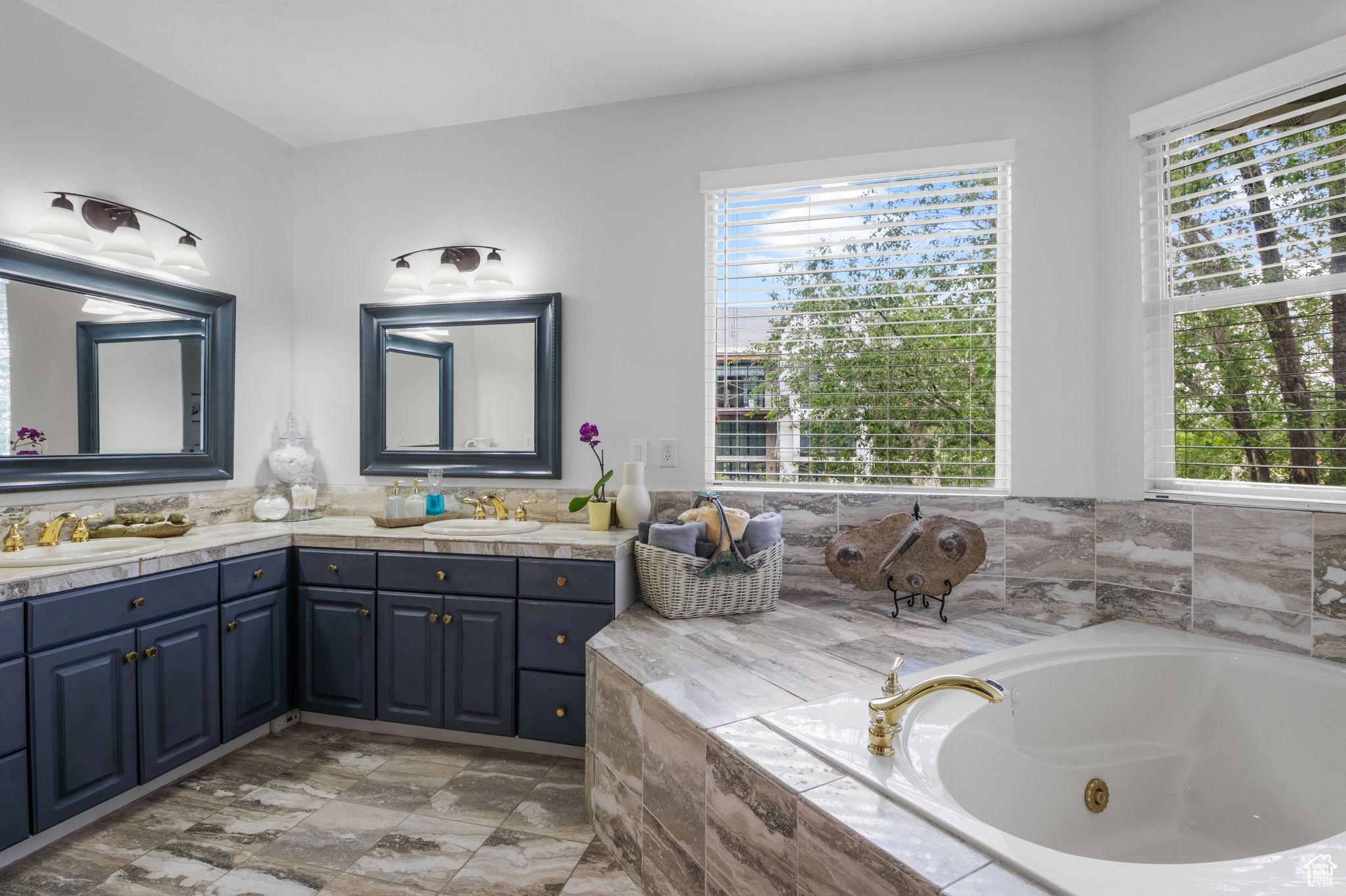 Draper, Utah, 84020, United States, 5 Bedrooms Bedrooms, ,3 BathroomsBathrooms,Residential,For Sale,1828225