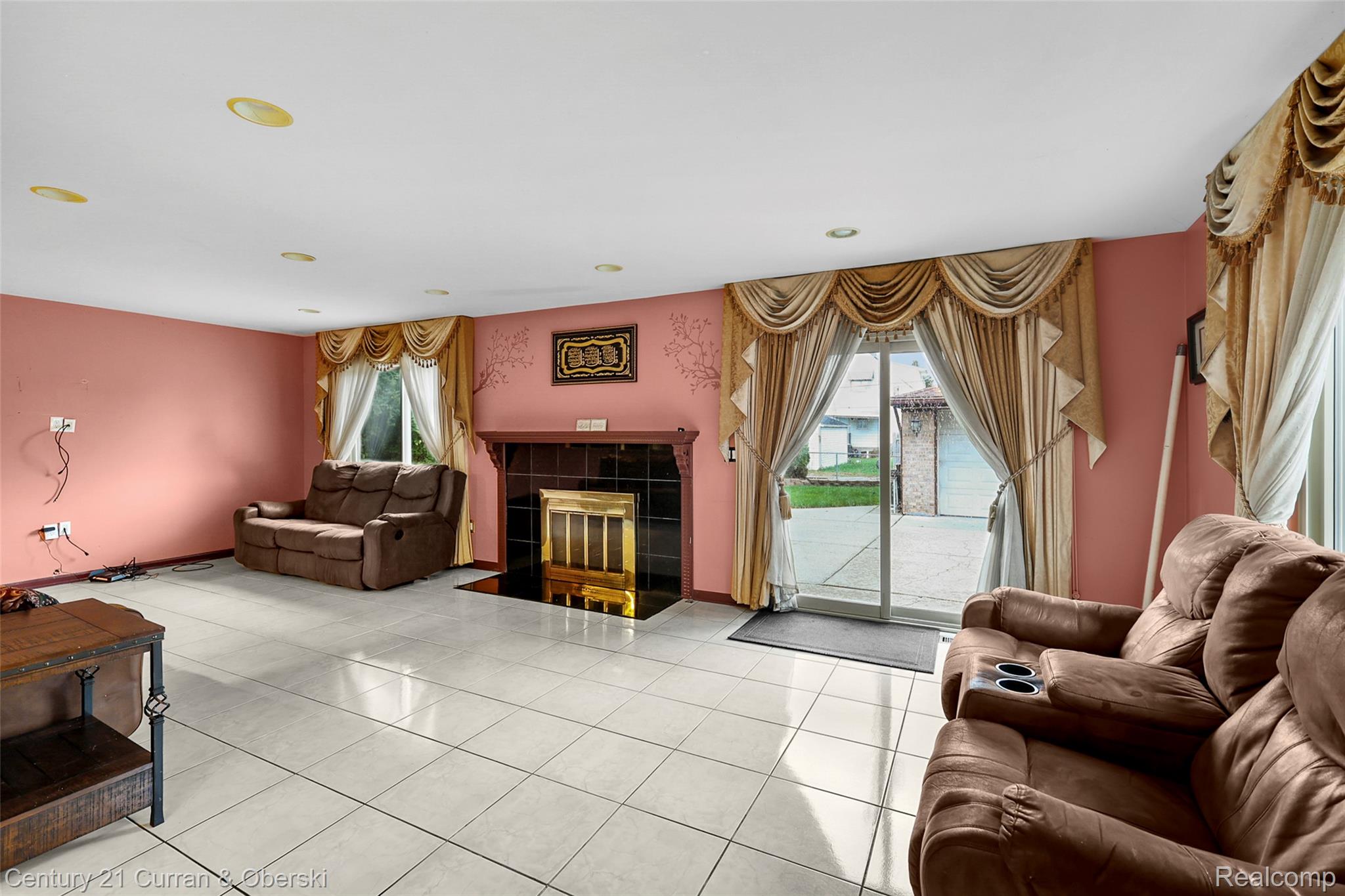 Dearborn, Michigan, 48126, United States, 4 Bedrooms Bedrooms, ,4 BathroomsBathrooms,Residential,For Sale,1974574