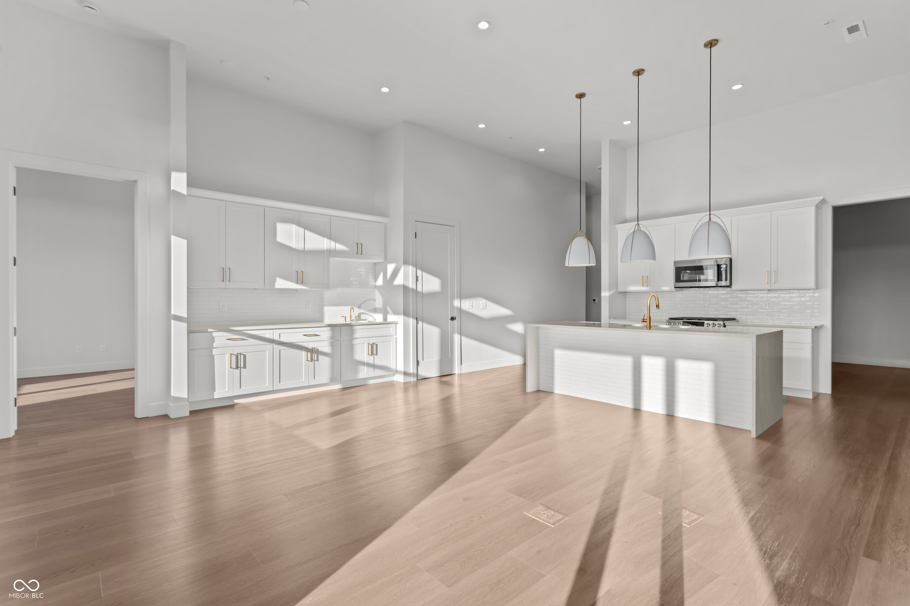 Carmel, Indiana, 46032, United States, 2 Bedrooms Bedrooms, ,3 BathroomsBathrooms,Residential,For Sale,1975043