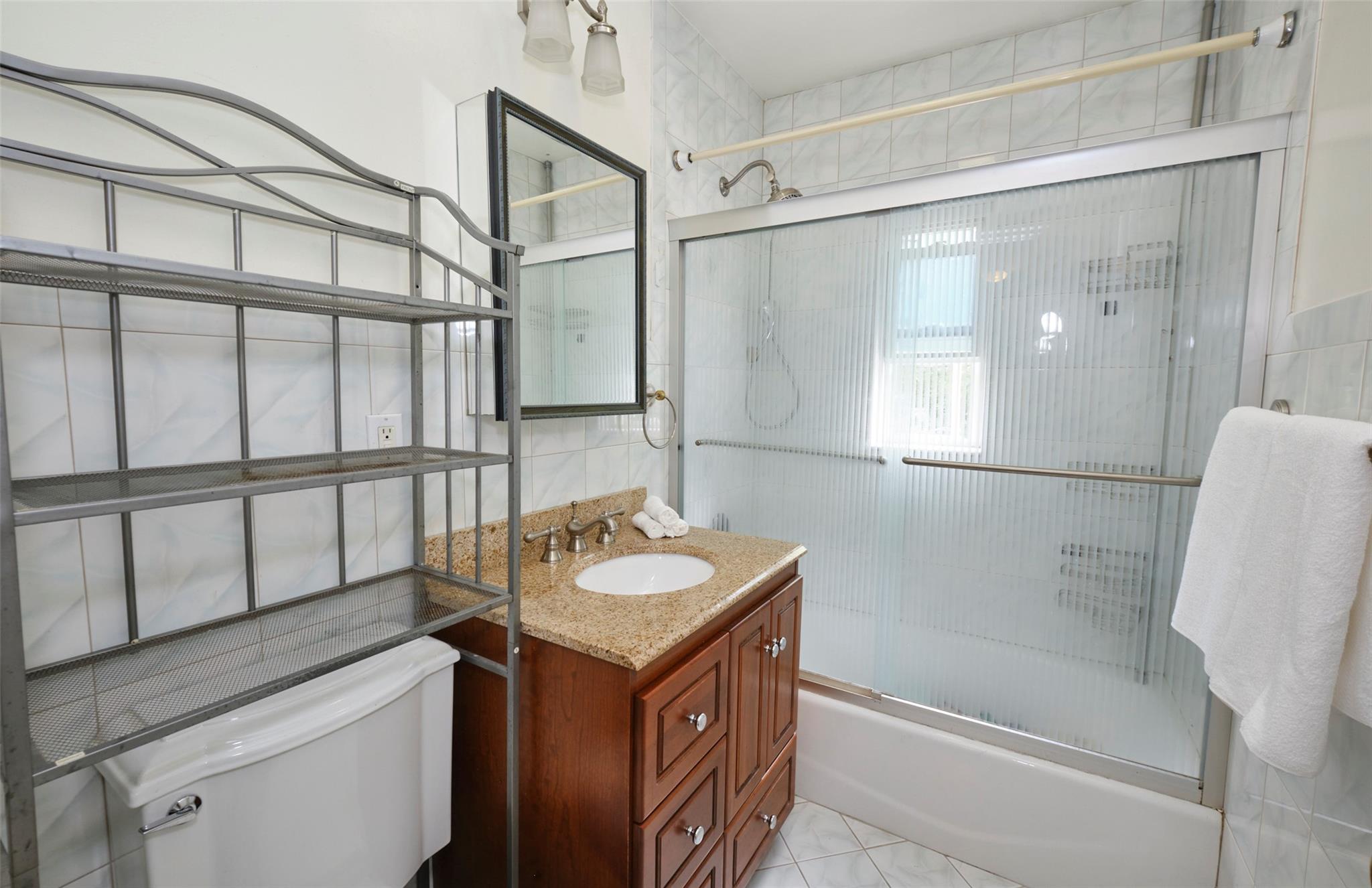 Bronx, New York, 10469, United States, 3 Bedrooms Bedrooms, ,3 BathroomsBathrooms,Residential,For Sale,1907076