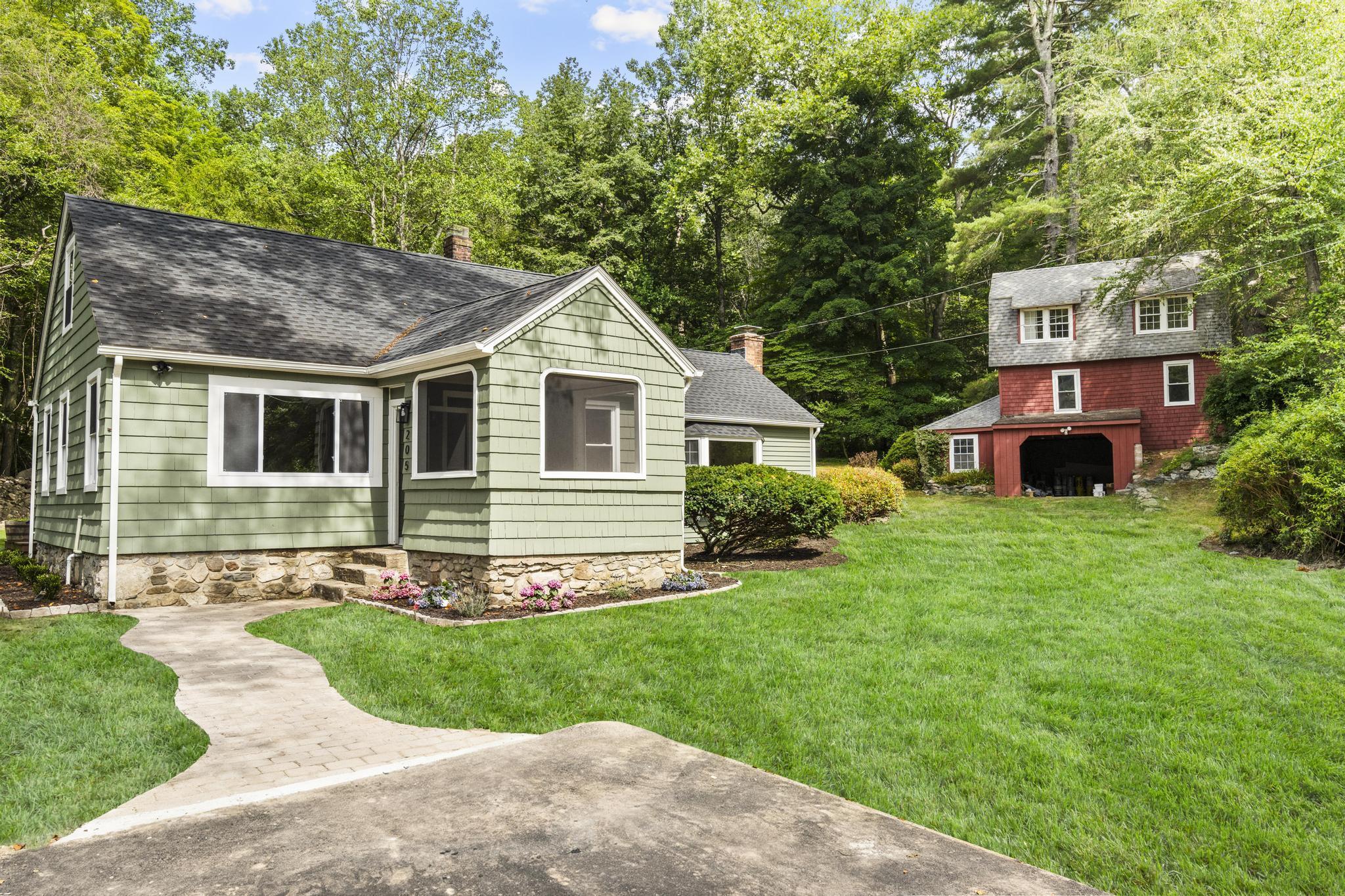 Newtown, Connecticut, 06482, United States, 4 Bedrooms Bedrooms, ,3 BathroomsBathrooms,Residential,For Sale,1991779