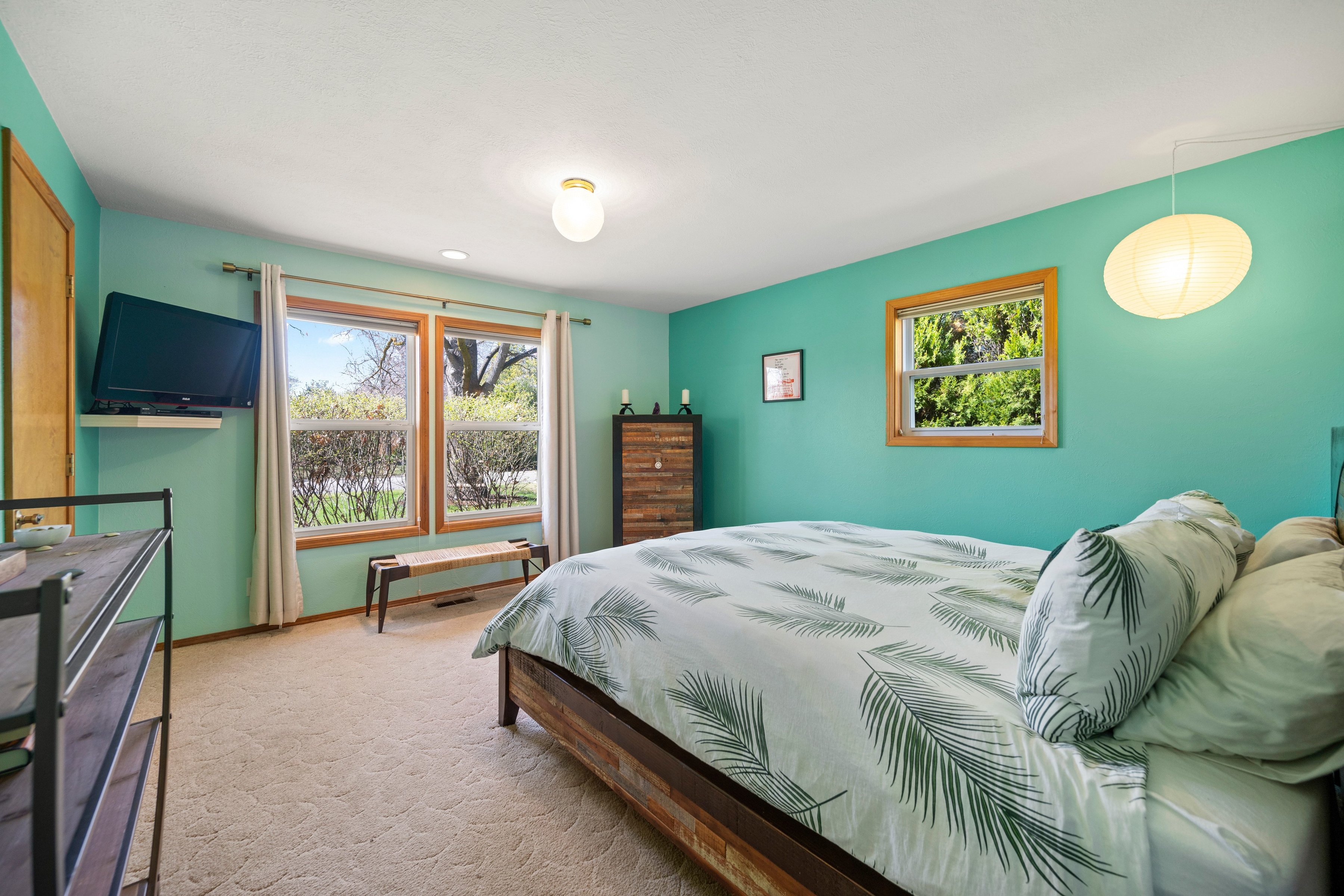  Timeless Mid-Century Design with Sunroom Living and Garden Oasis - 物件實景