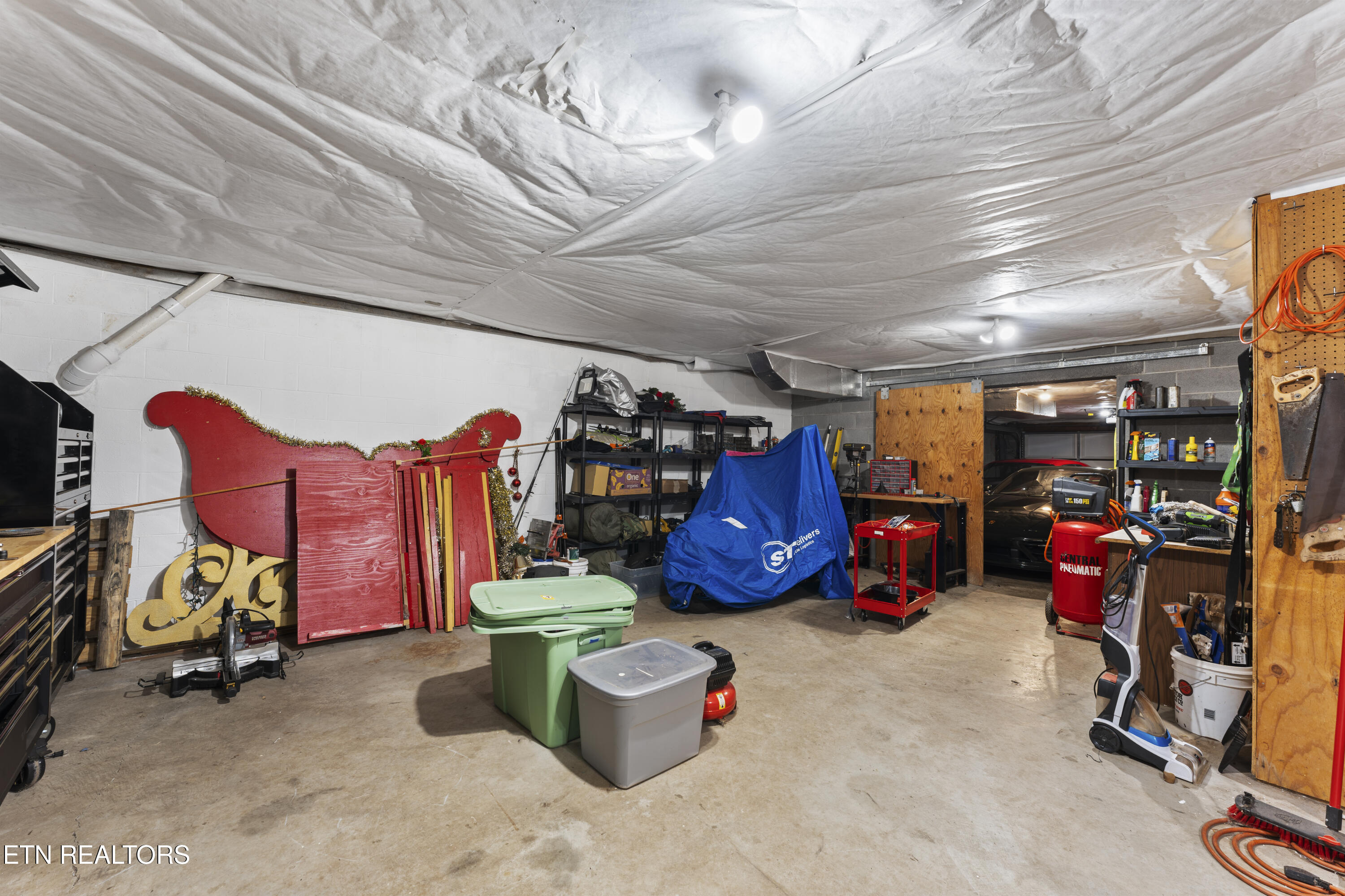 Knoxville, Tennessee, 37922, United States, 4 Bedrooms Bedrooms, ,4 BathroomsBathrooms,Residential,For Sale,1977894