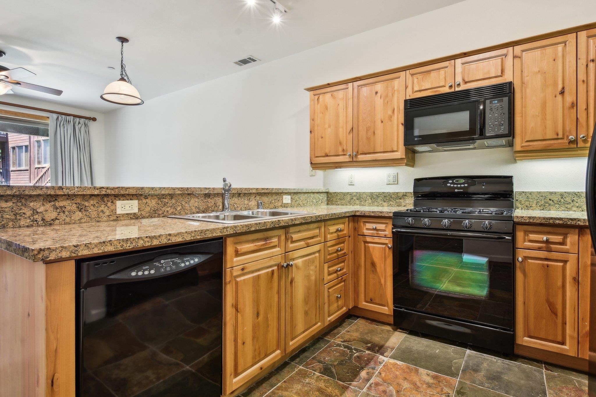 Truckee, California, 96161, United States, 2 Bedrooms Bedrooms, ,2 BathroomsBathrooms,Residential,For Sale,1838183