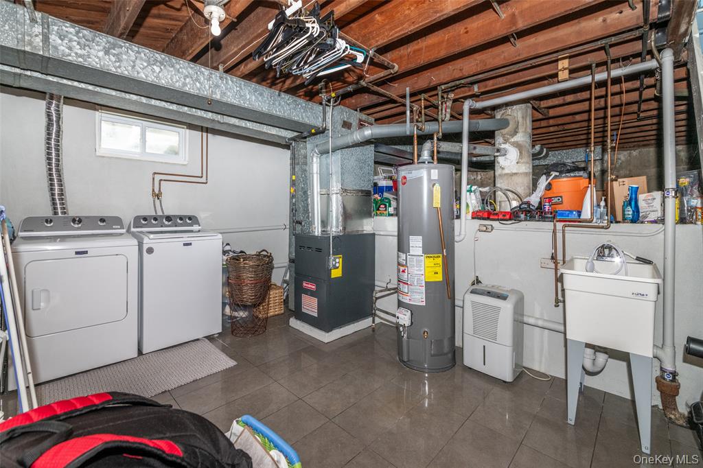 New Rochelle, New York, 10801, United States, 2 Bedrooms Bedrooms, ,1 BathroomBathrooms,Residential,For Sale,1989892