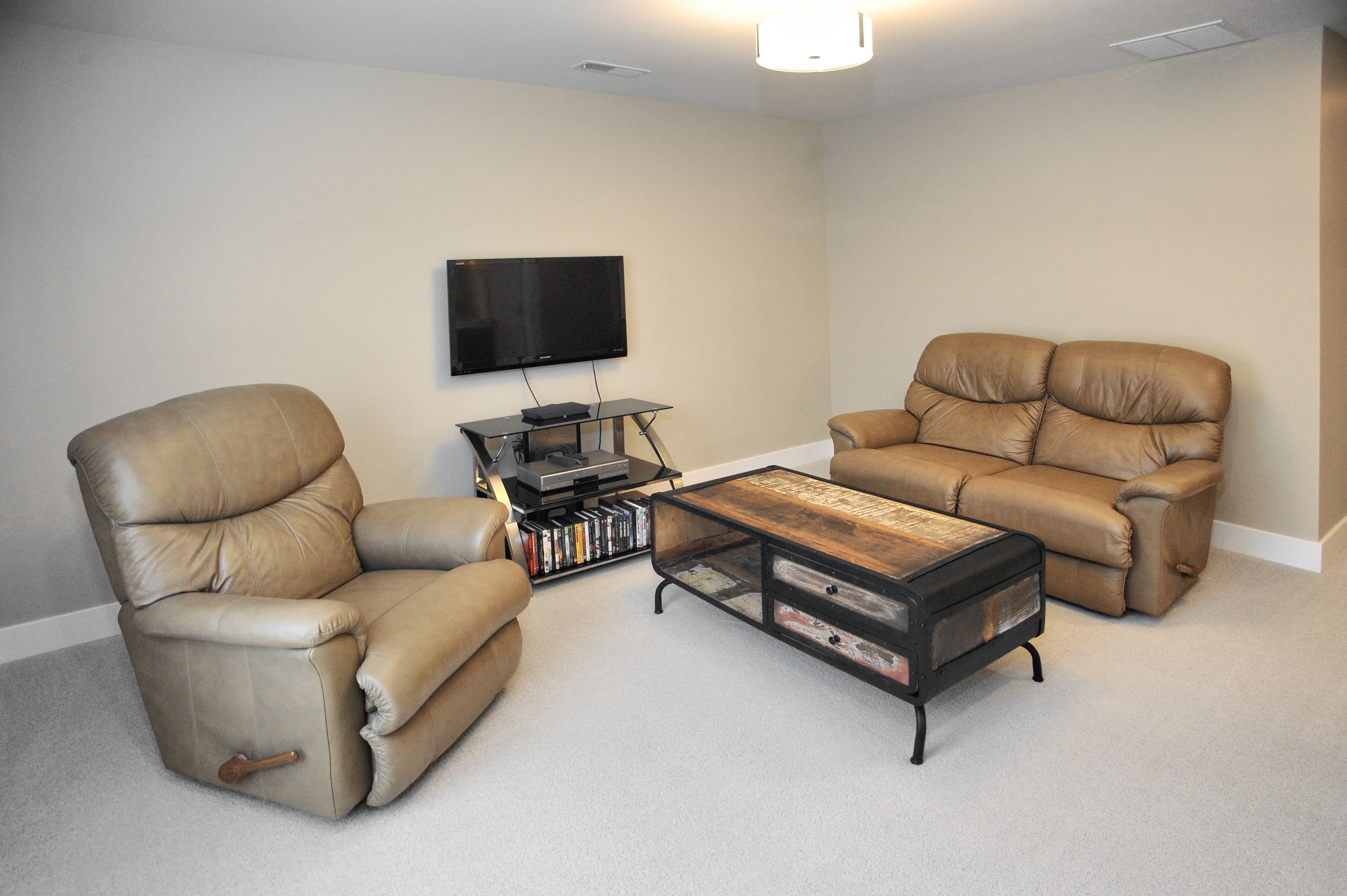Valparaiso, Indiana, 46385, United States, 3 Bedrooms Bedrooms, ,2 BathroomsBathrooms,Residential,For Sale,1935561