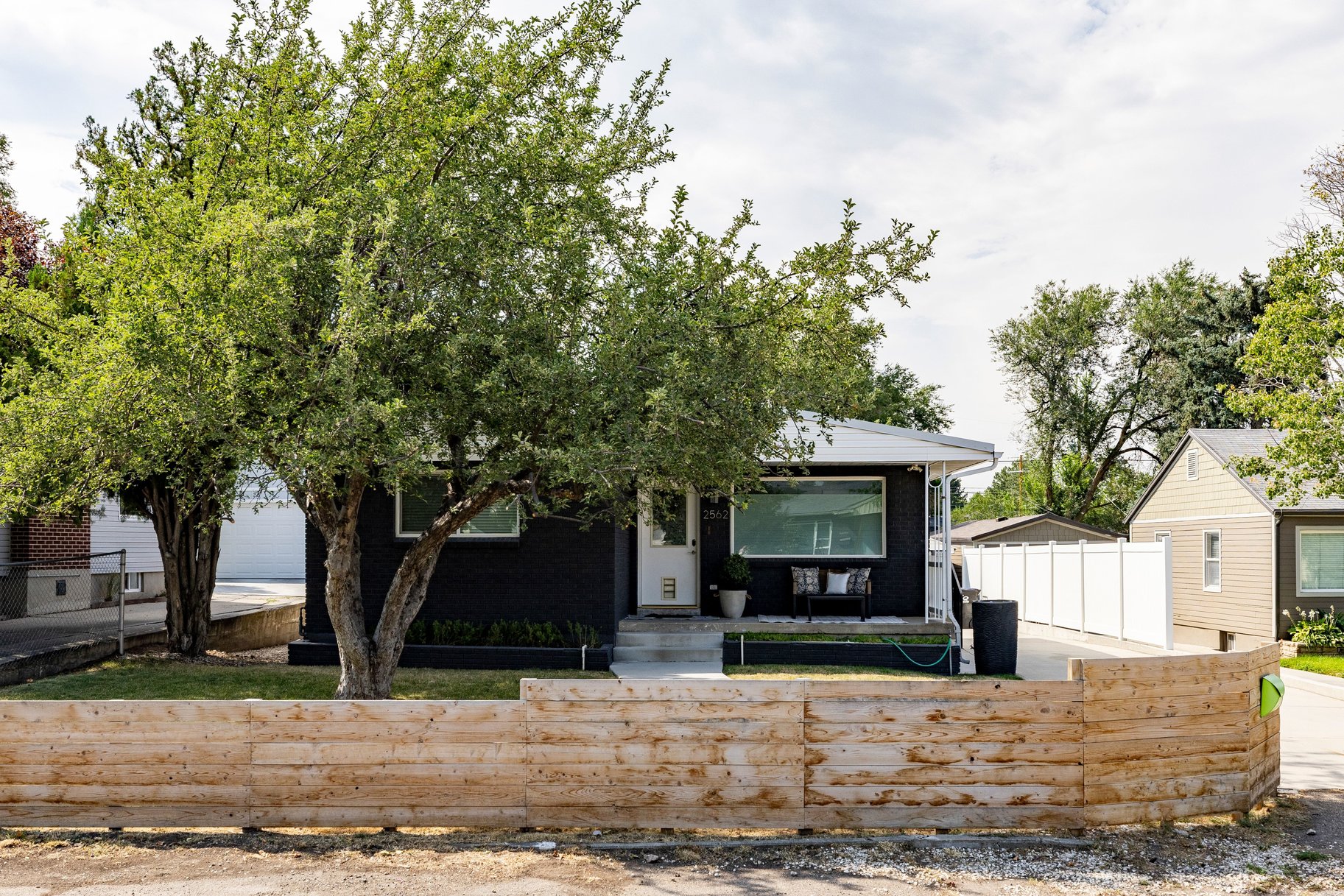  Updated Millcreek Home with Space to Make It Your Own - 物件實景