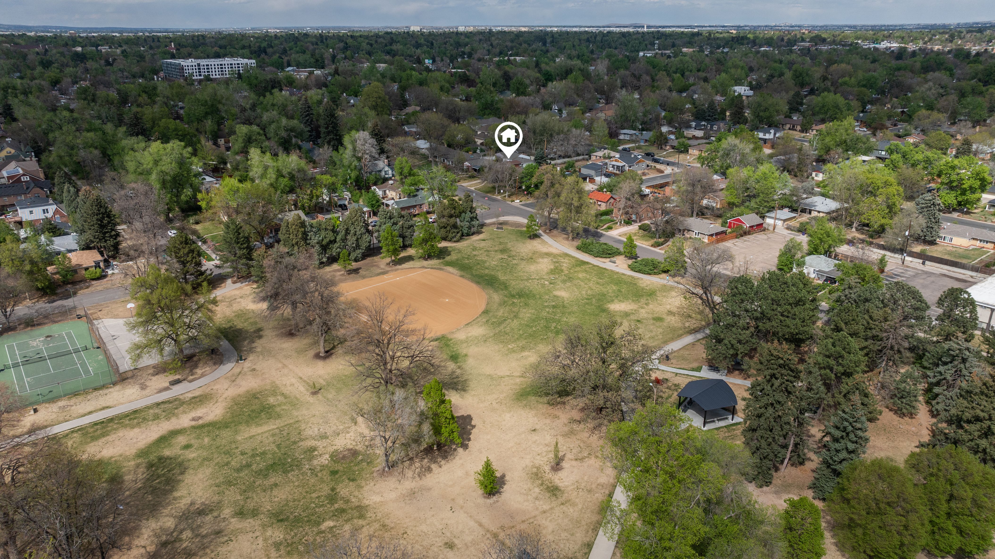  Charming 3-Bed Near Lindsley Park & 9th+CO – Updated Kitchen & Huge Yard - 物件實景